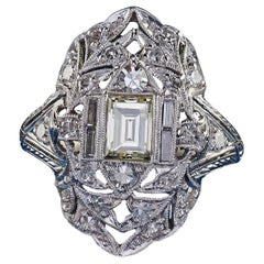 Bague bouclier Art déco ancienne en platine filigrane avec diamant taille ancienne sculptée - GIA