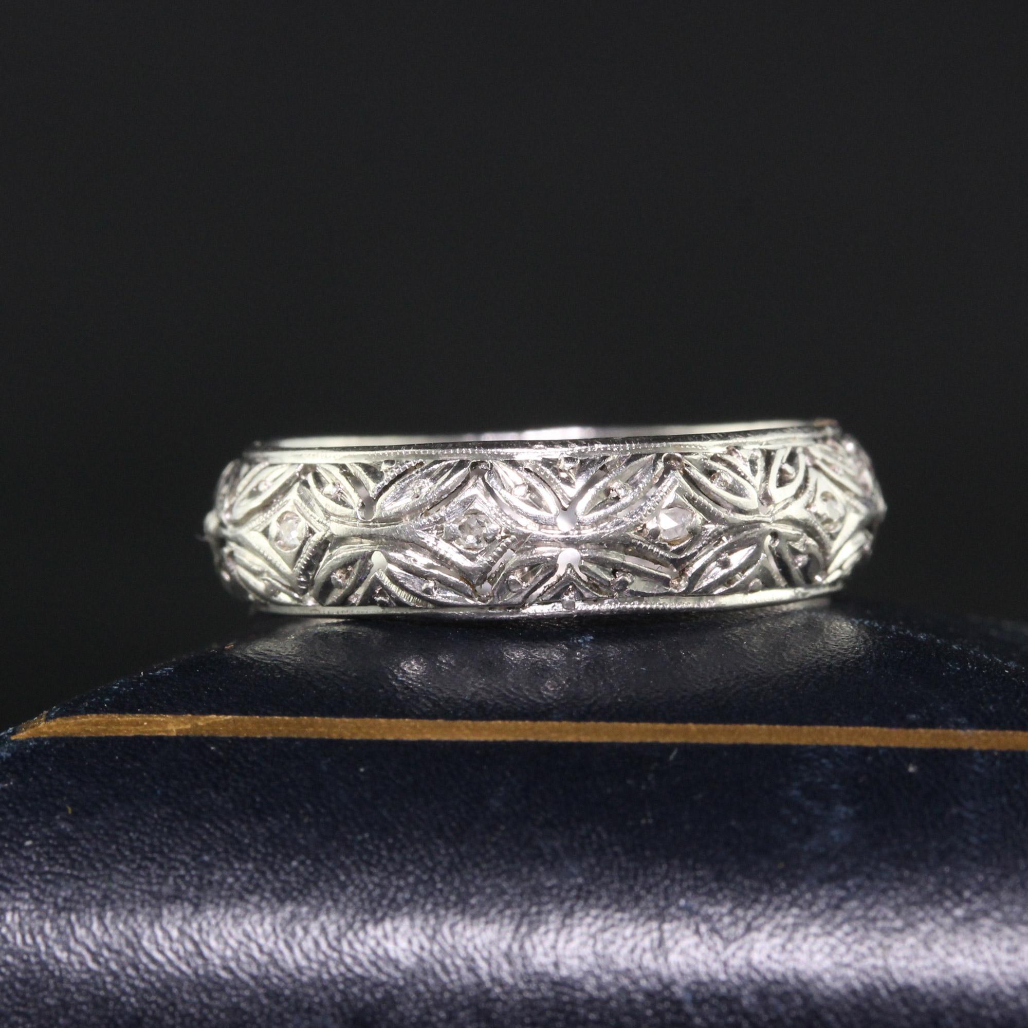 Antique Art Deco Platinum Old Cut Diamond Filigree Wedding Band - Size 6 1/2 In Good Condition For Sale In Great Neck, NY