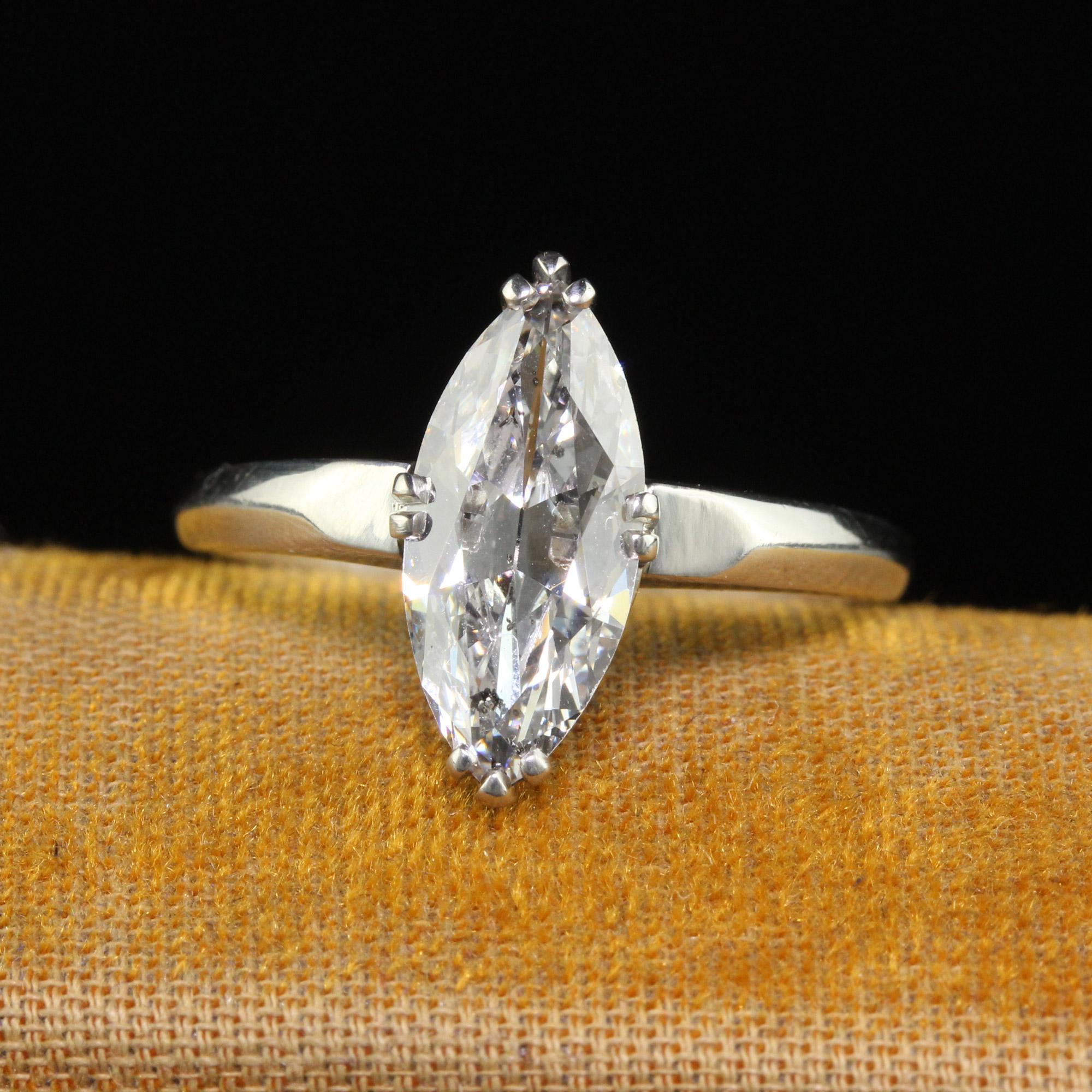 Schöner antiker Art Deco Platin Altschliff Marquise Diamant Verlobungsring - GIA. Dieser wunderschöne Verlobungsring mit Marquise im alten Schliff ist aus Platin gefertigt. In der Mitte befindet sich ein wunderschöner Marquise-Diamant im Altschliff,