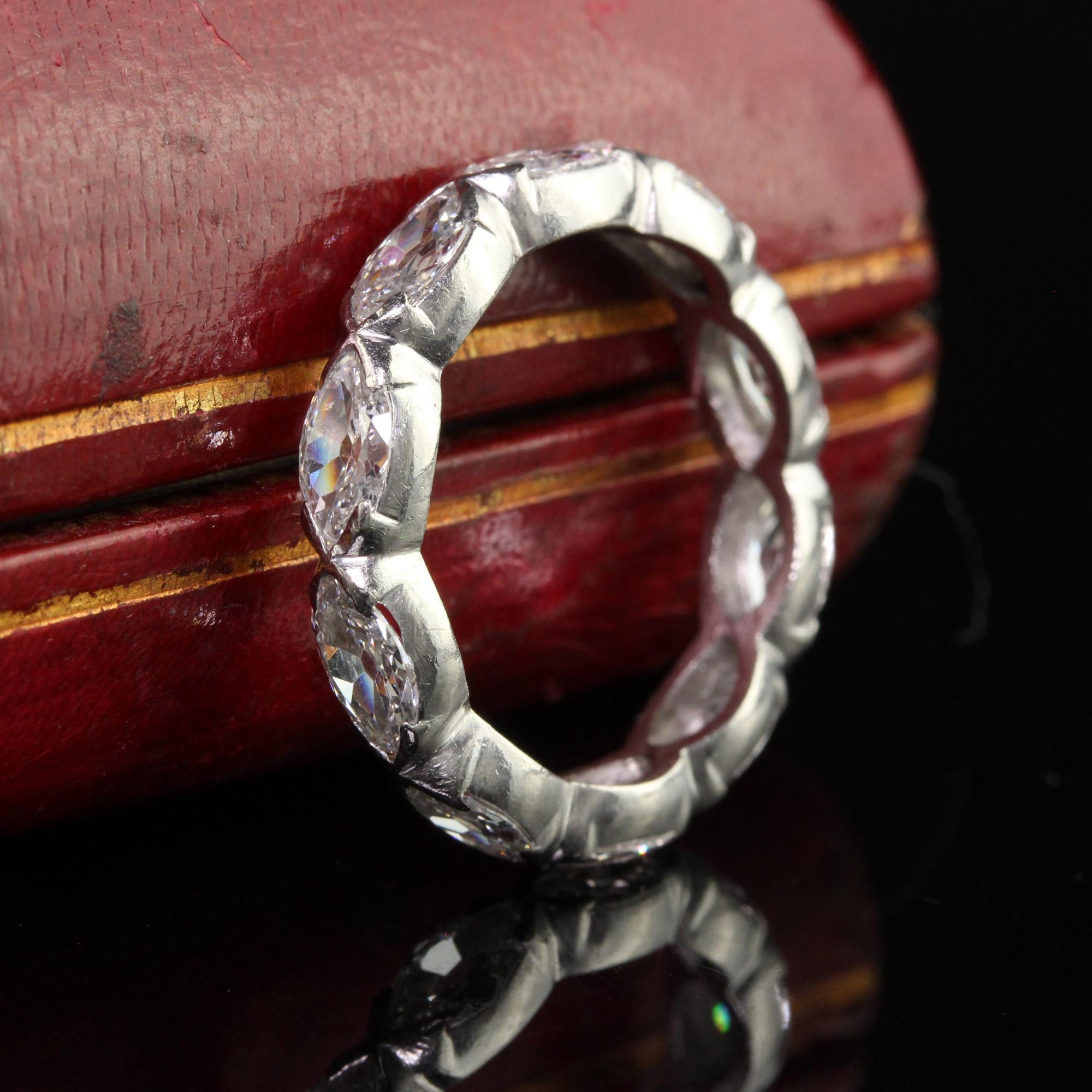 Taille Marquise Alliance d'éternité Art déco ancienne en platine avec diamant marquise taille ancienne en vente