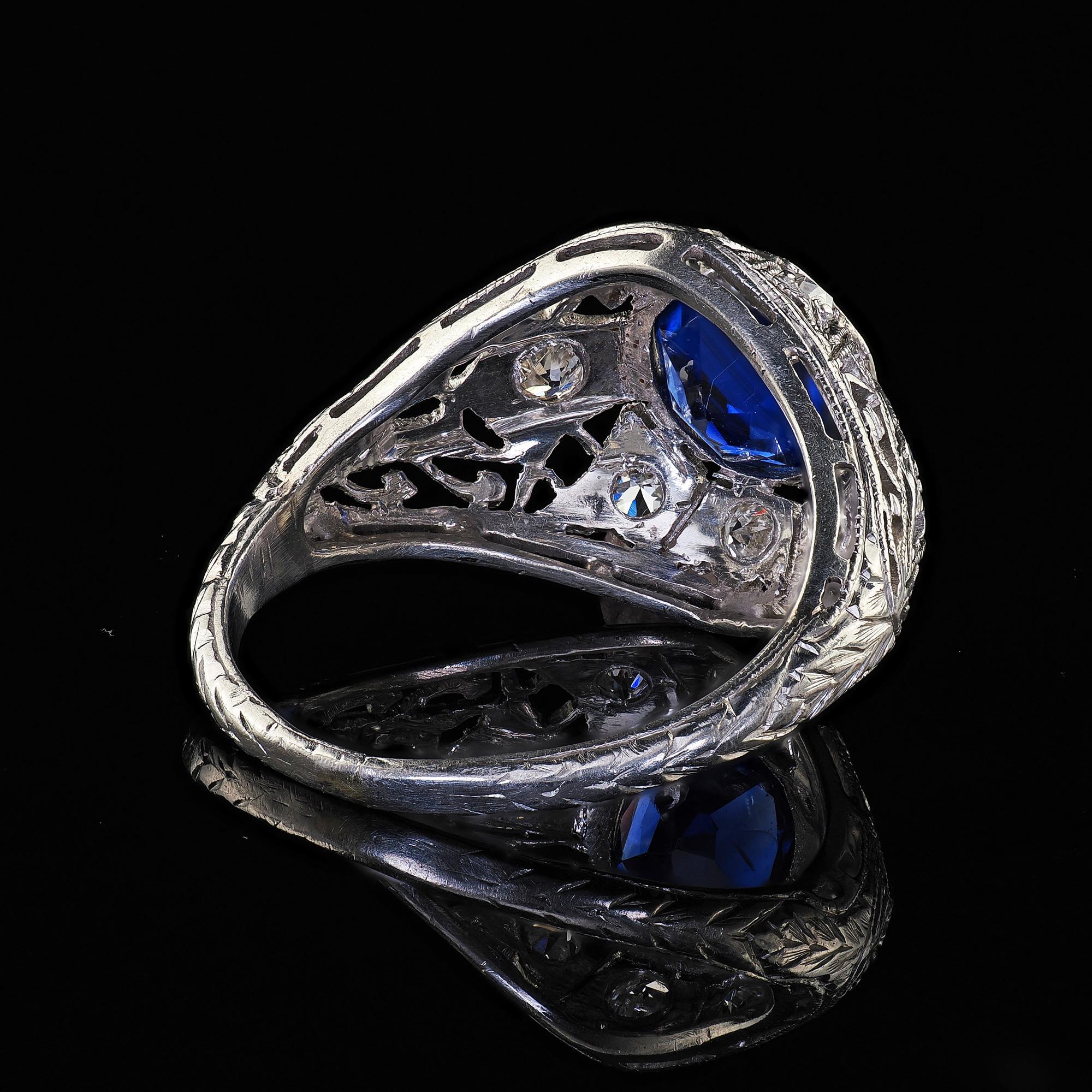 Antique Art Deco Platinum Old Cut Sapphire No Heat Diamond Engagement Ring - GIA For Sale 3