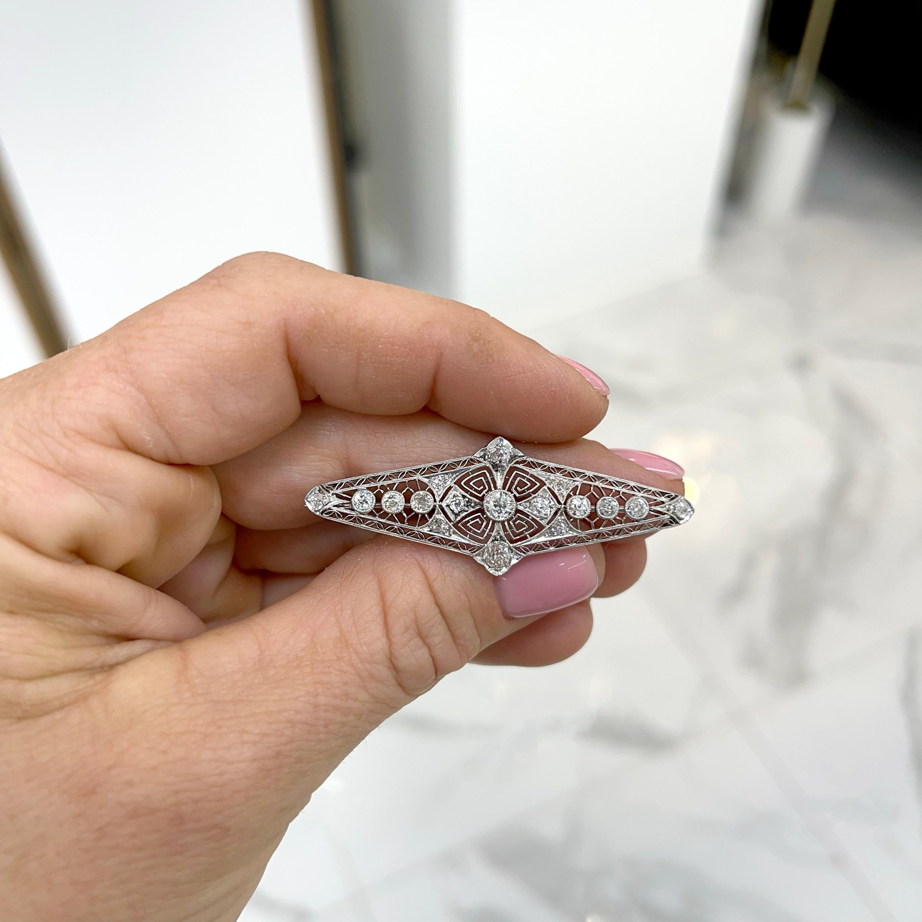 Antique Art Deco Platinum Old Cuts Diamonds Filigree Brooch In Excellent Condition For Sale In Houston, TX