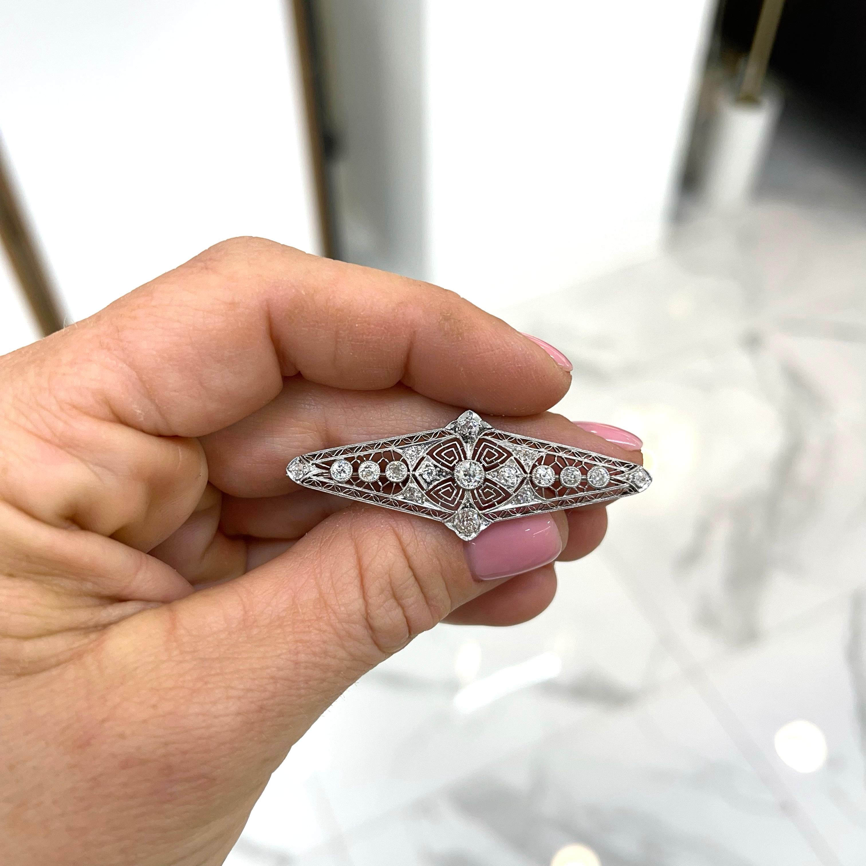 Women's Antique Art Deco Platinum Old Cuts Diamonds Filigree Brooch For Sale