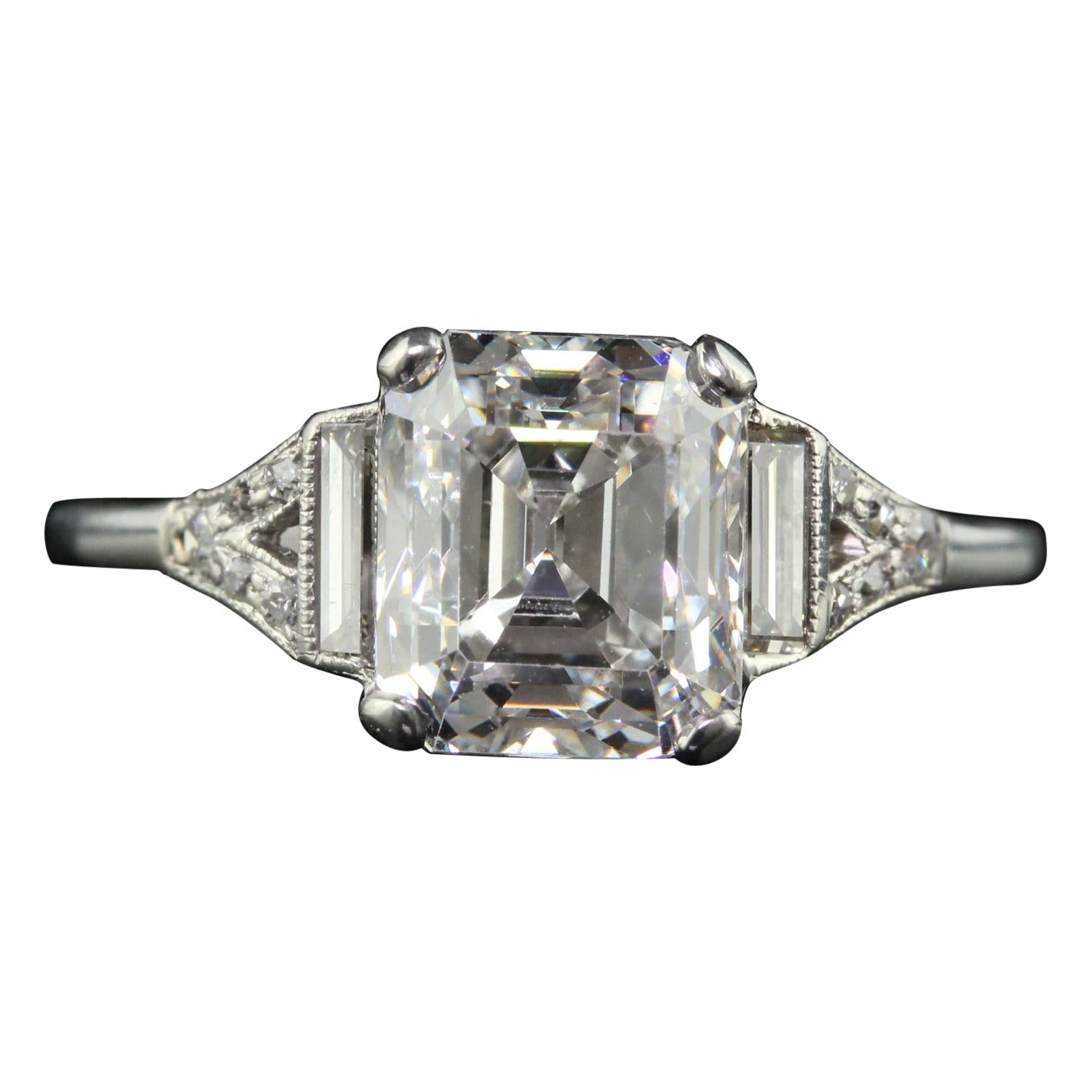 Antiguo Anillo de Compromiso Art Decó Platino Antiguo Diamante Baguette talla Esmeralda - GIA