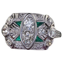 Bague cocktail Art déco ancienne gravée vieille Europe et émeraude