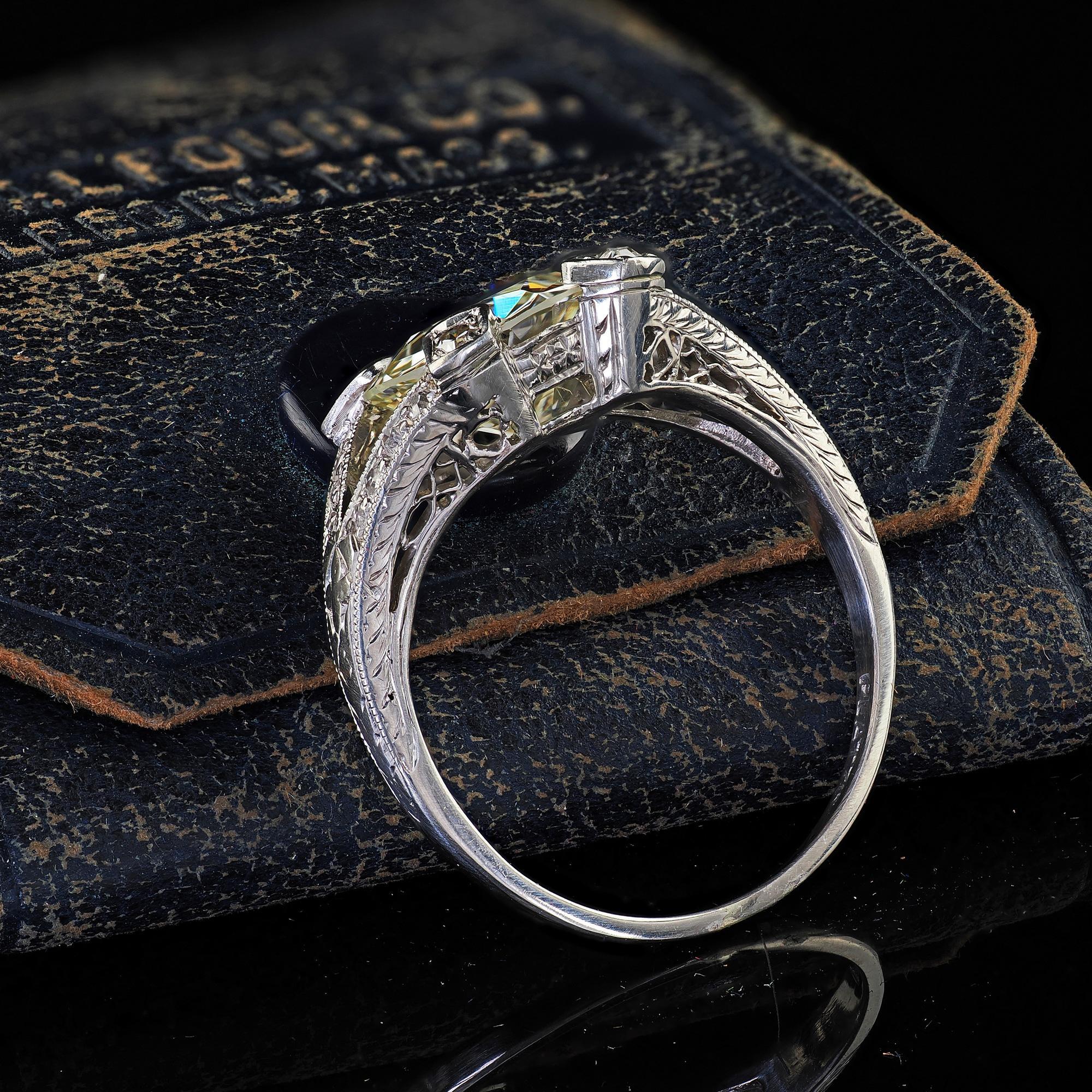 Art Déco Anello di fidanzamento in platino Art Deco antico con diamanti a filigrana - GIA in vendita