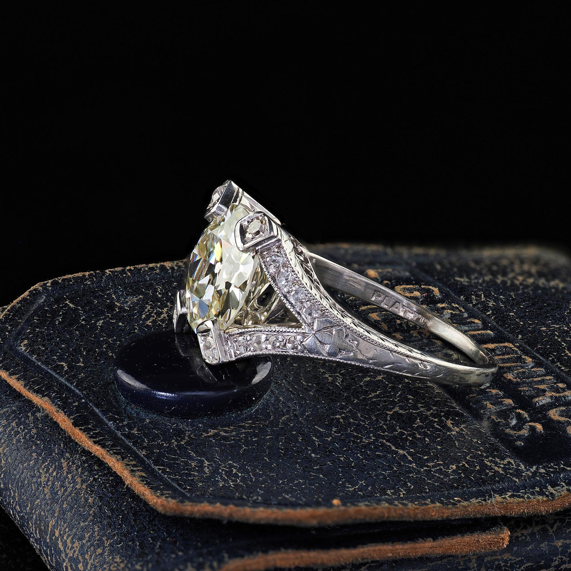 Anello di fidanzamento in platino Art Deco antico con diamanti a filigrana - GIA In condizioni buone in vendita a Great Neck, NY