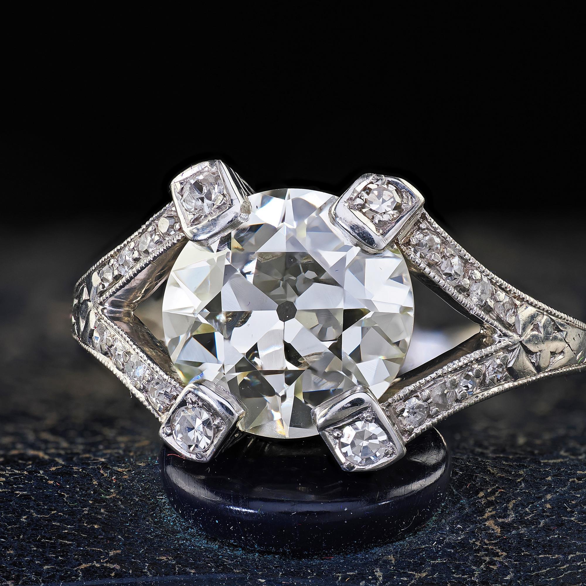 Anello di fidanzamento in platino Art Deco antico con diamanti a filigrana - GIA in vendita 1