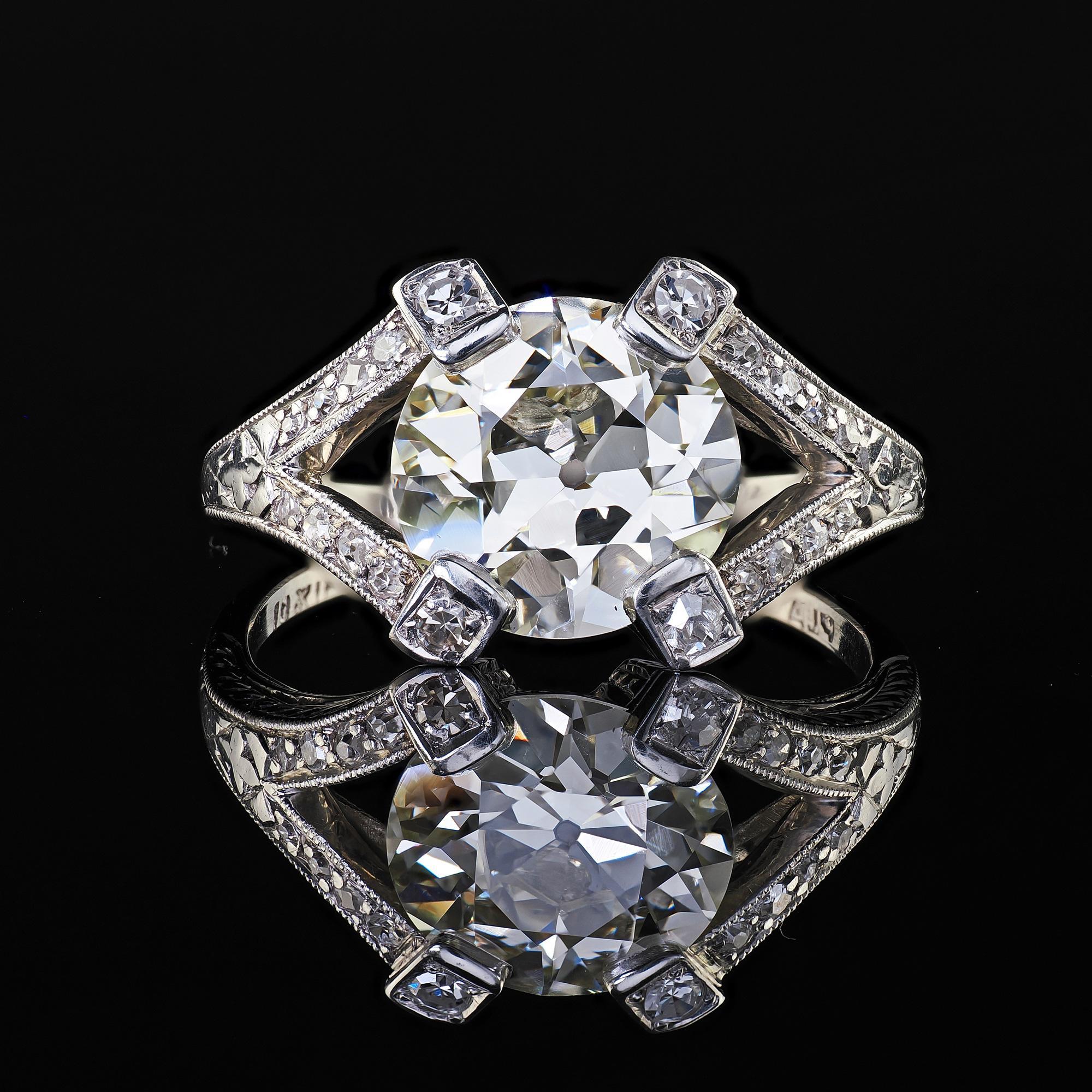 Anello di fidanzamento in platino Art Deco antico con diamanti a filigrana - GIA in vendita 2