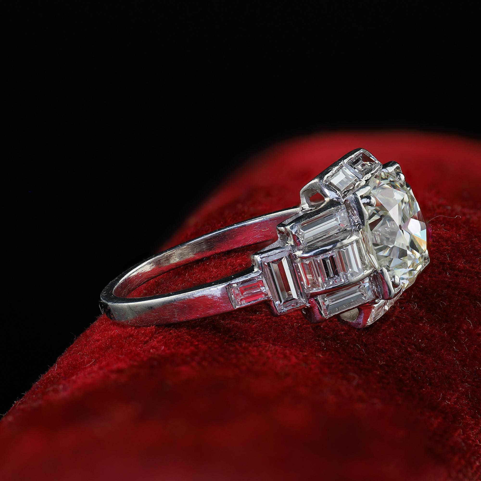 Taille vieille Europe Bague de fiançailles Art déco ancienne en platine, diamant européen ancien et baguette - GIA en vente