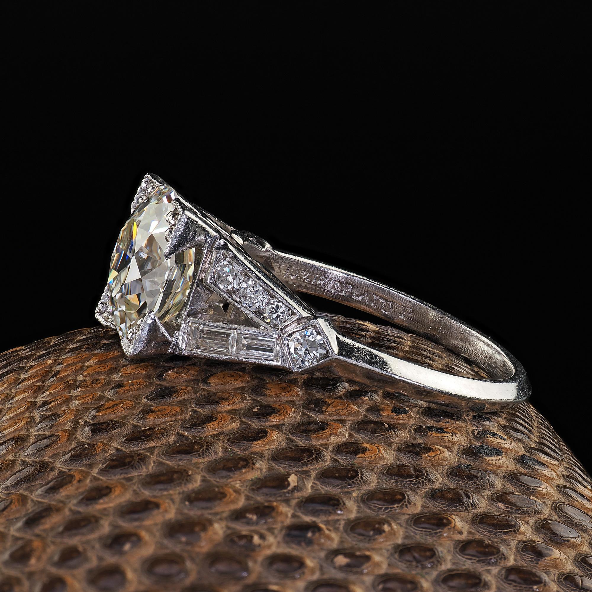 Antiker Art-Déco-Verlobungsring aus Platin mit altem Eurodiamant und Baguette-Diamant im Art déco-Stil - GIA Damen im Angebot