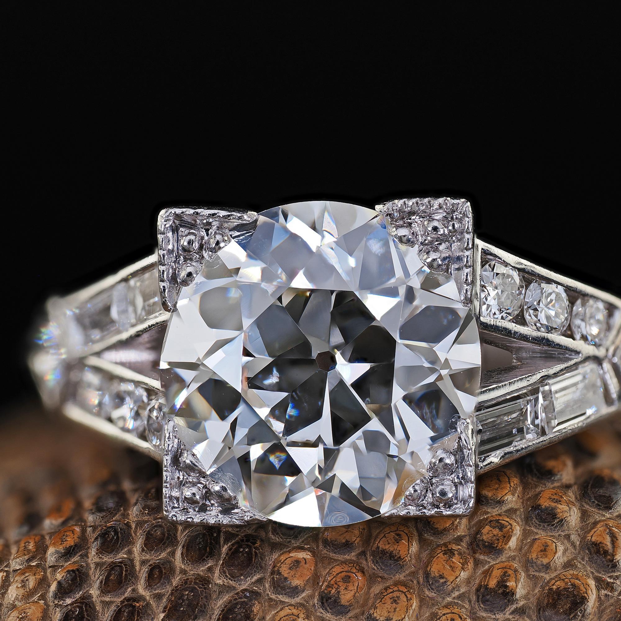 Antiker Art-Déco-Verlobungsring aus Platin mit altem Eurodiamant und Baguette-Diamant im Art déco-Stil - GIA im Angebot 1
