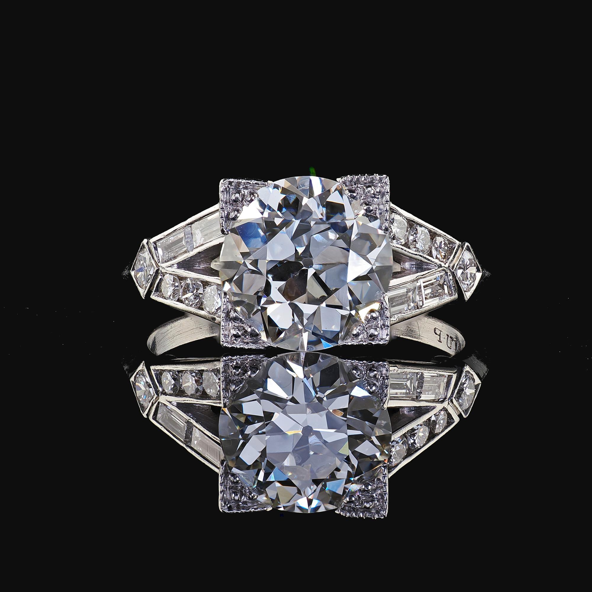 Antiker Art-Déco-Verlobungsring aus Platin mit altem Eurodiamant und Baguette-Diamant im Art déco-Stil - GIA im Angebot 3