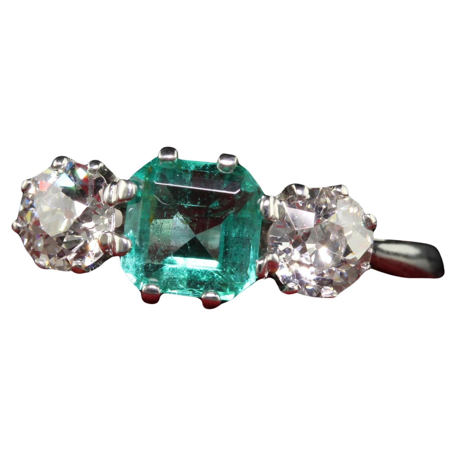 Antique Art Deco Platinum Old Euro Diamond and Emerald Three Stone Ring - GIA For Sale