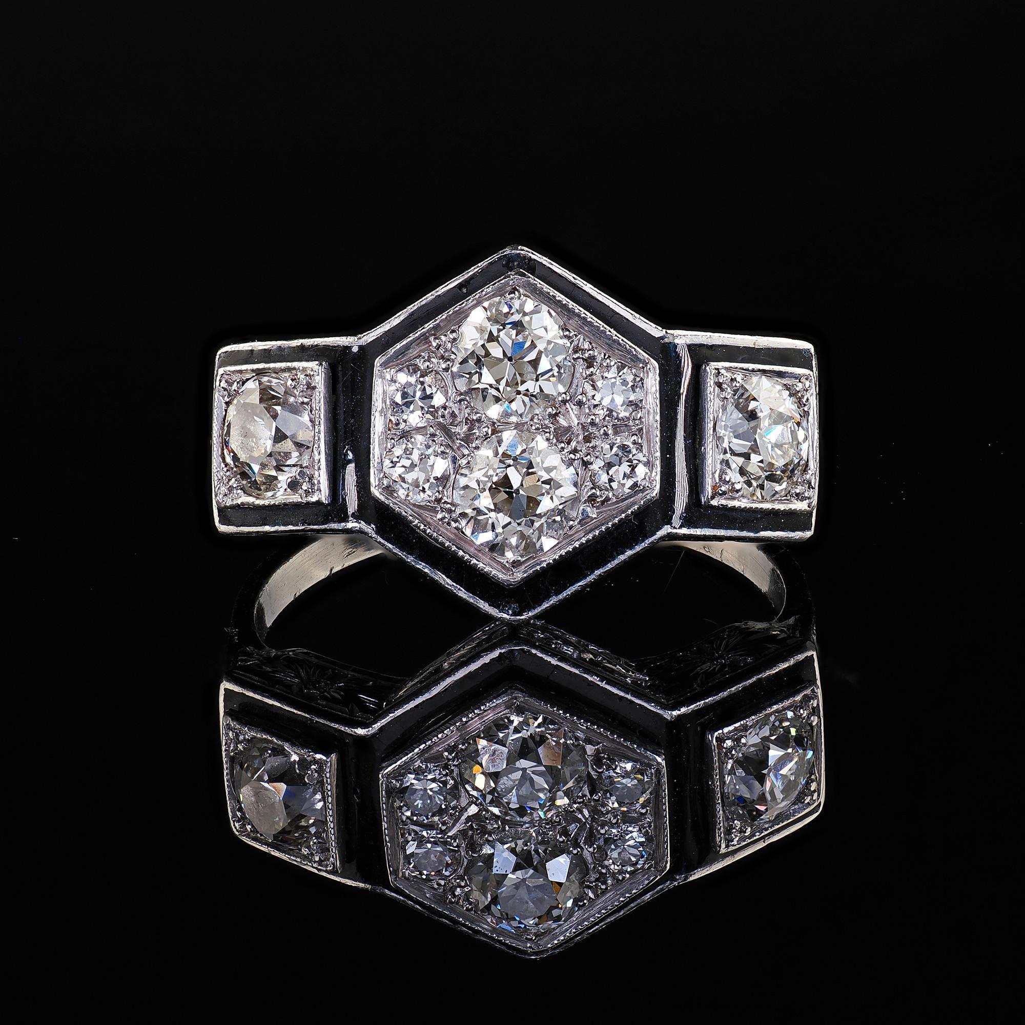 Antique Art Deco Platinum Old Euro Diamond Enamel Three Stone Cluster Ring (bague à trois pierres) 1