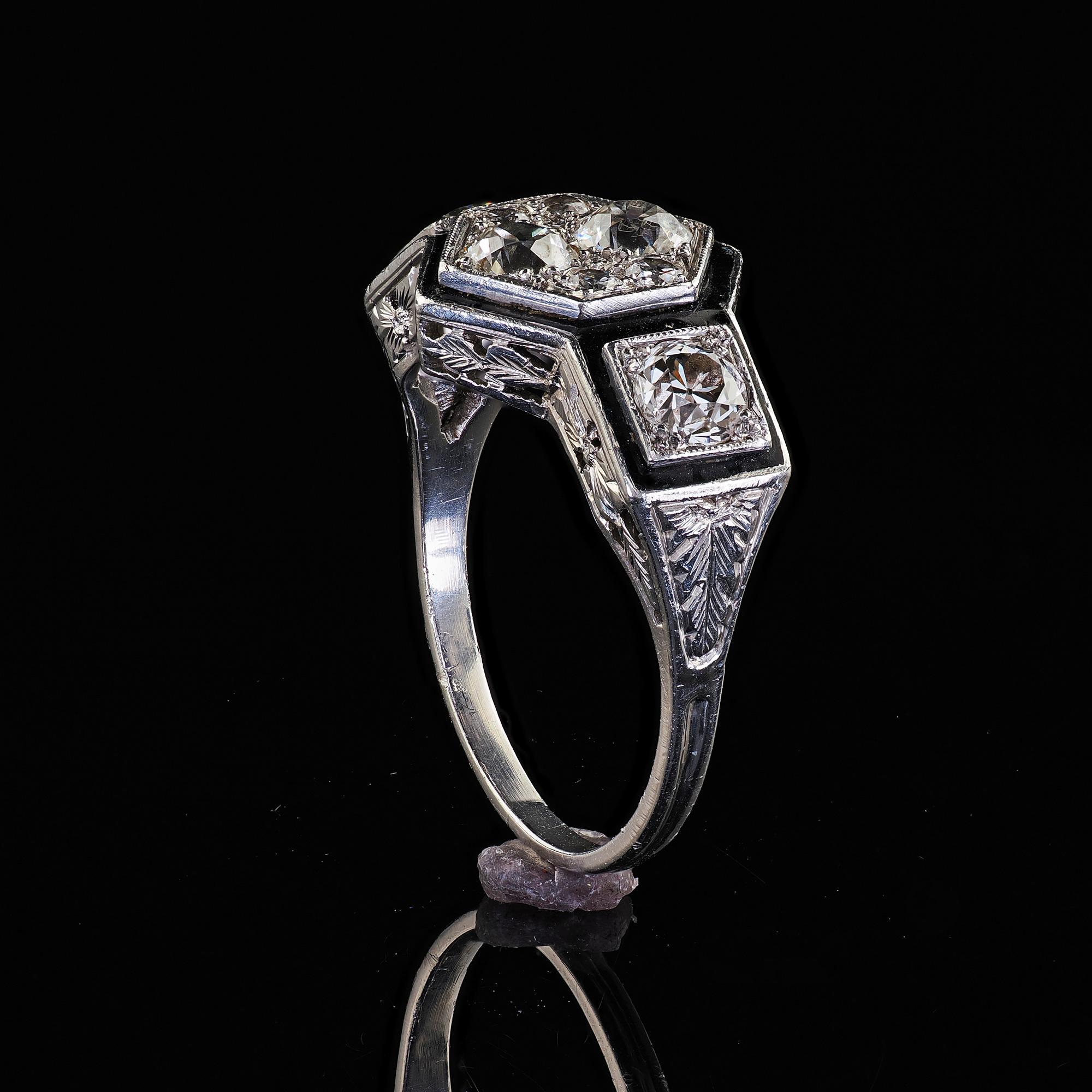 Antique Art Deco Platinum Old Euro Diamond Enamel Three Stone Cluster Ring (bague à trois pierres) 3