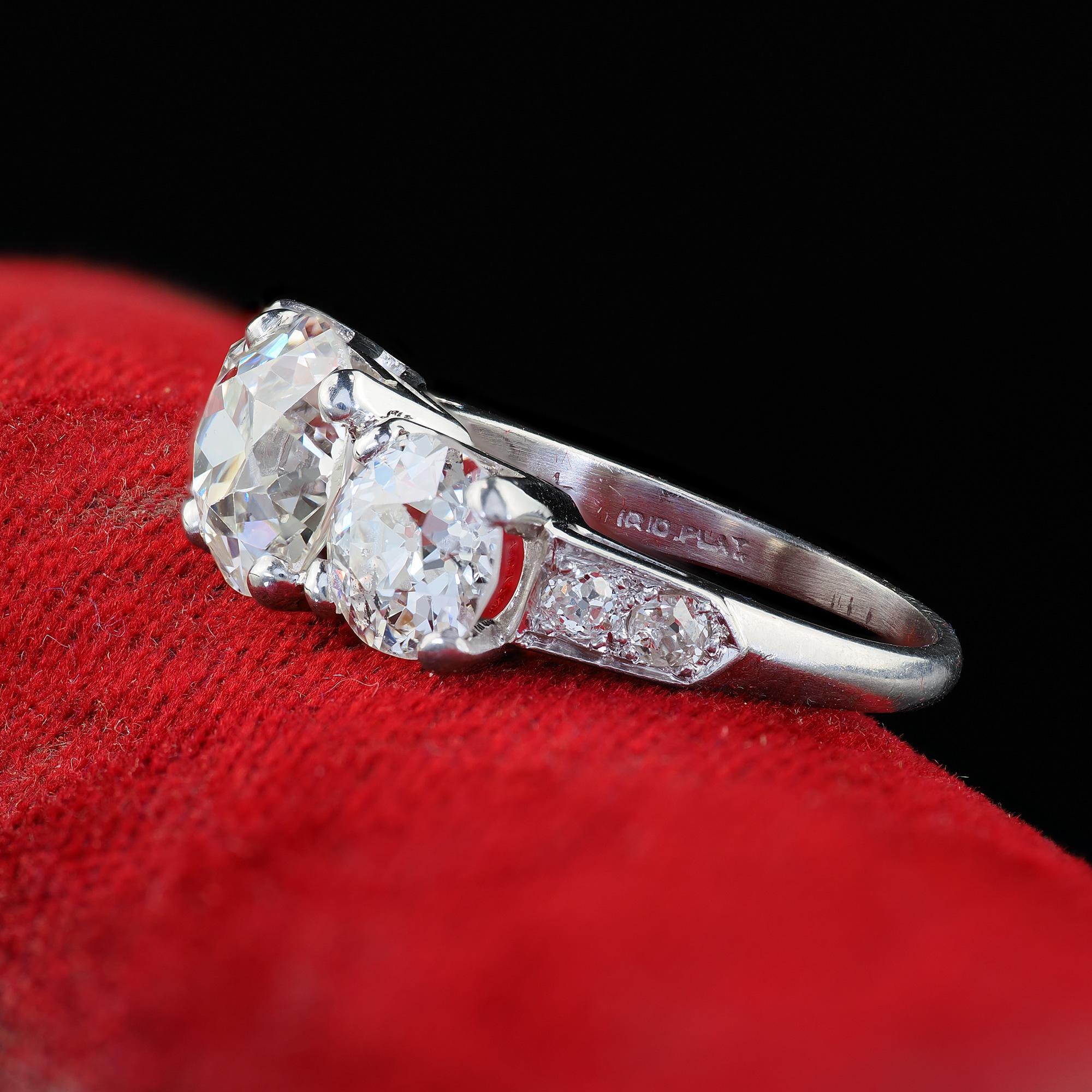 De las mujeres Antiguo Anillo de Compromiso Art Decó Platino Antiguo Euro Diamante Tres Piedras - GIA en venta