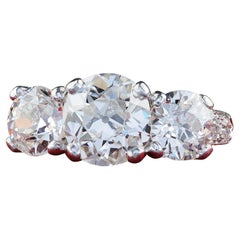 Antiker Art-Déco-Verlobungsring aus Platin mit drei Steinen aus Old Euro-Diamant, GIA