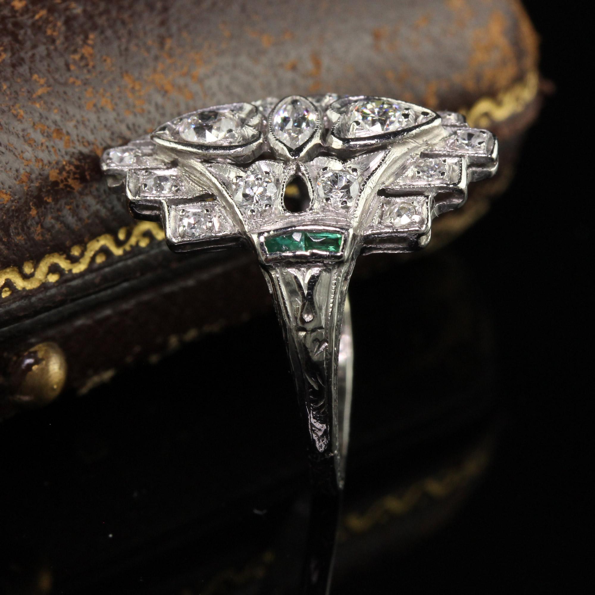 Antiguo Anillo Art Déco Platino Antiguo Euro Marquesa Diamante y Esmeralda Escudo Art Decó en venta