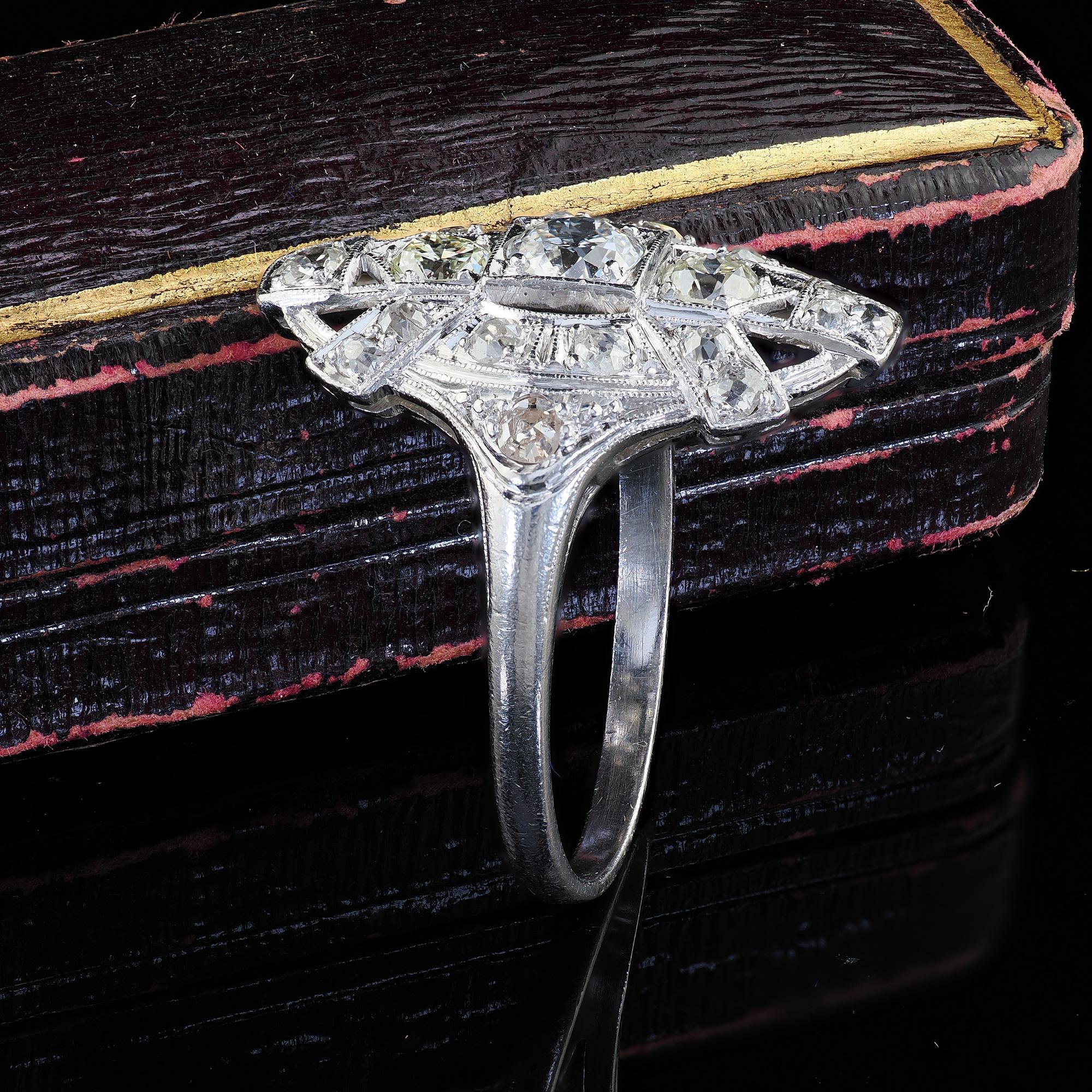 Anillo Escudo Cóctel Antiguo Art Decó Platino Diamante Corte Viejo Europeo Corte europeo antiguo en venta