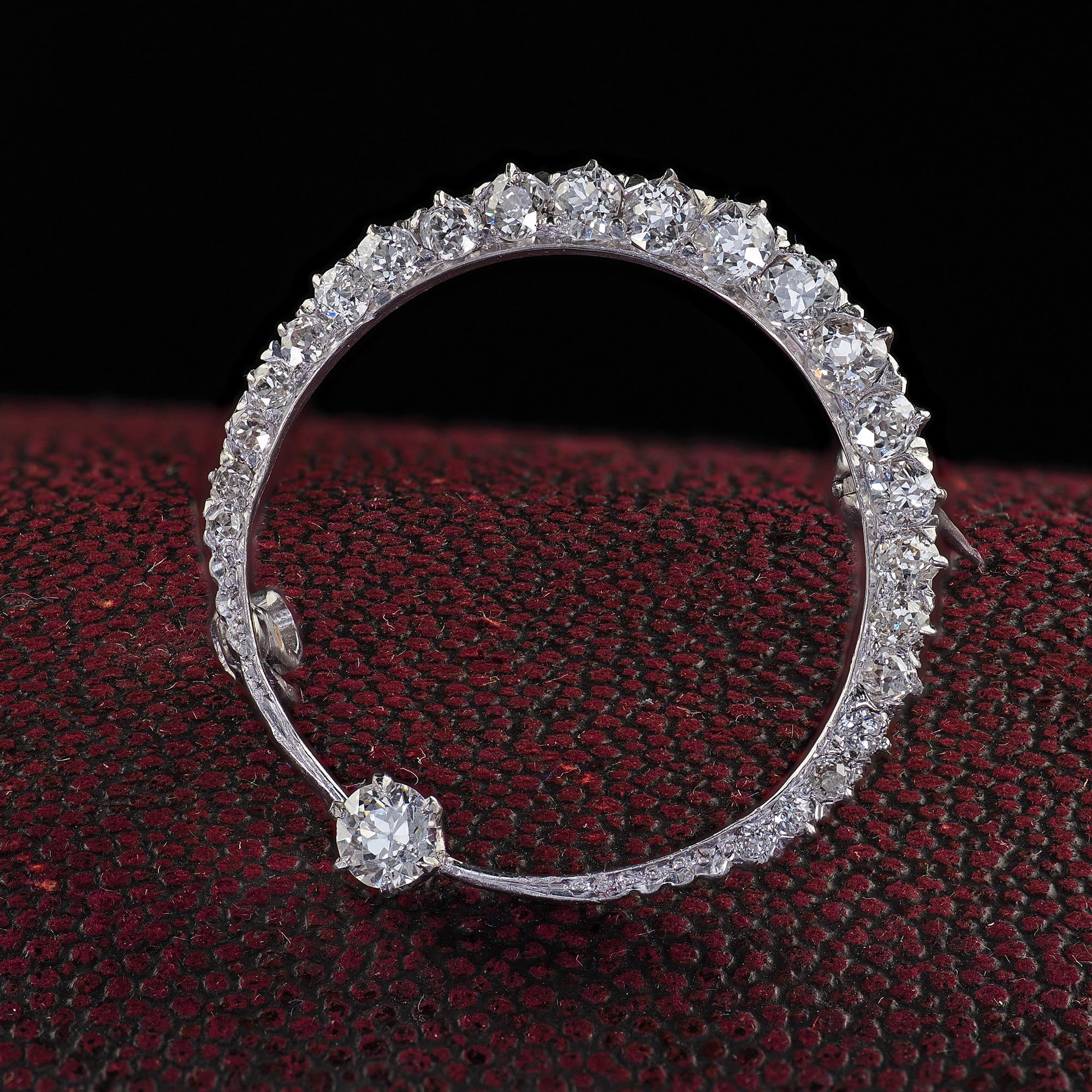 Beautiful Antique Art Deco Platinum Old European Cut Diamond Crescent Pin. This gorgeous Art Deco crescent diamond pin is crafted in platinum. The pin features old European cut diamonds set on top of the pin with a larger diamond as a star. The pin