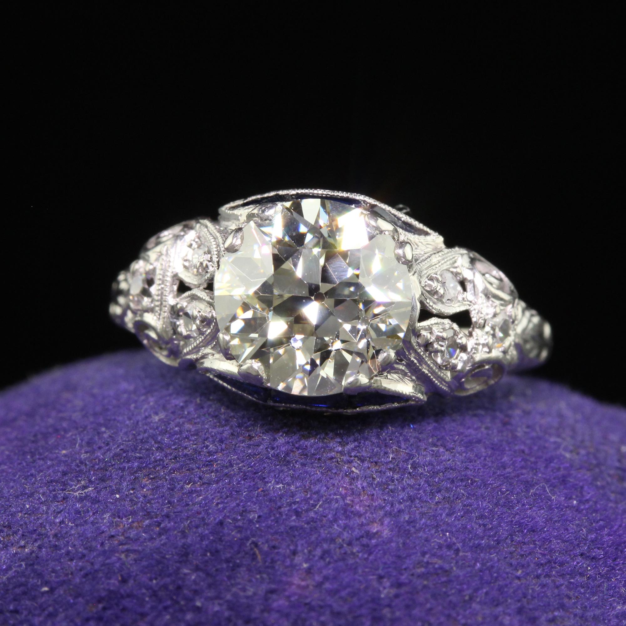 Belle bague de fiançailles en platine Art Déco ancienne avec diamant taille européenne - GIA. Cette magnifique bague de fiançailles Art déco en diamant européen est réalisée en platine. Cette bague est ornée d'un magnifique diamant de taille