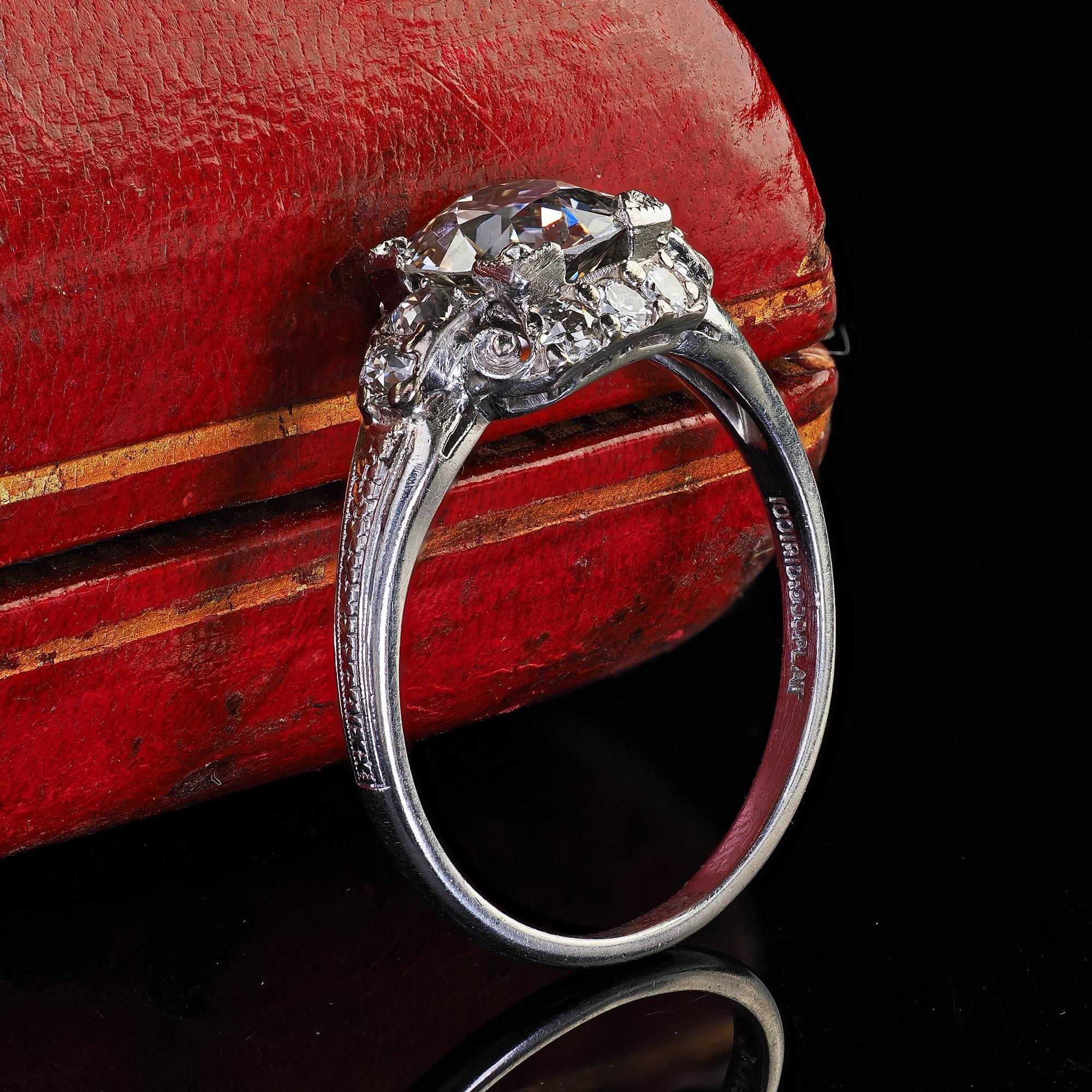 Art Déco Anello di fidanzamento con diamante antico Art Deco in platino con taglio europeo - GIA in vendita
