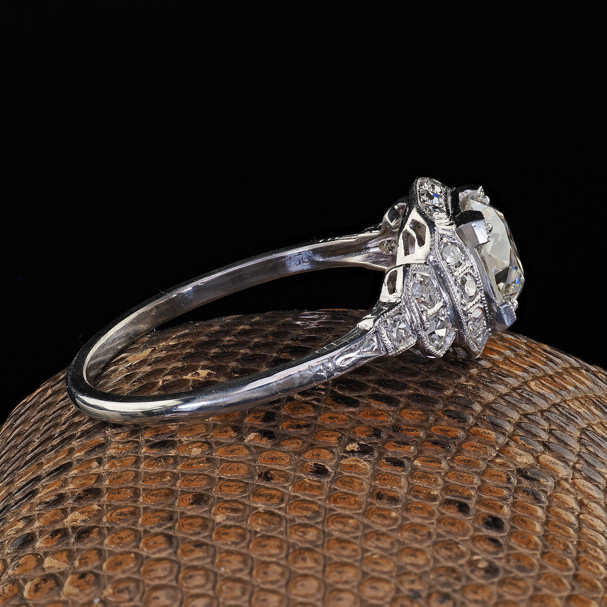 Antiker Art-Déco-Verlobungsring aus Platin mit Diamanten im alteuropäischen Schliff - GIA (Alteuropäischer Schliff) im Angebot