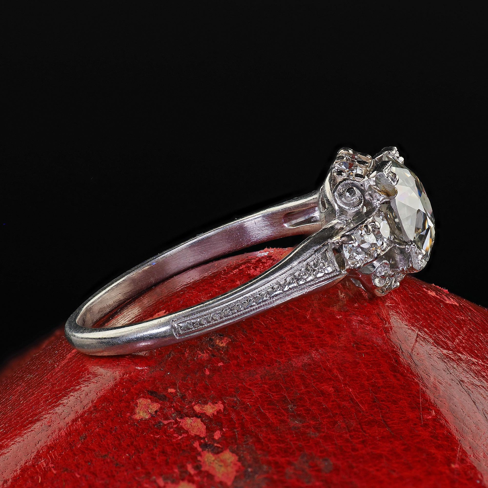 Taglio antico europeo Anello di fidanzamento con diamante antico Art Deco in platino con taglio europeo - GIA in vendita