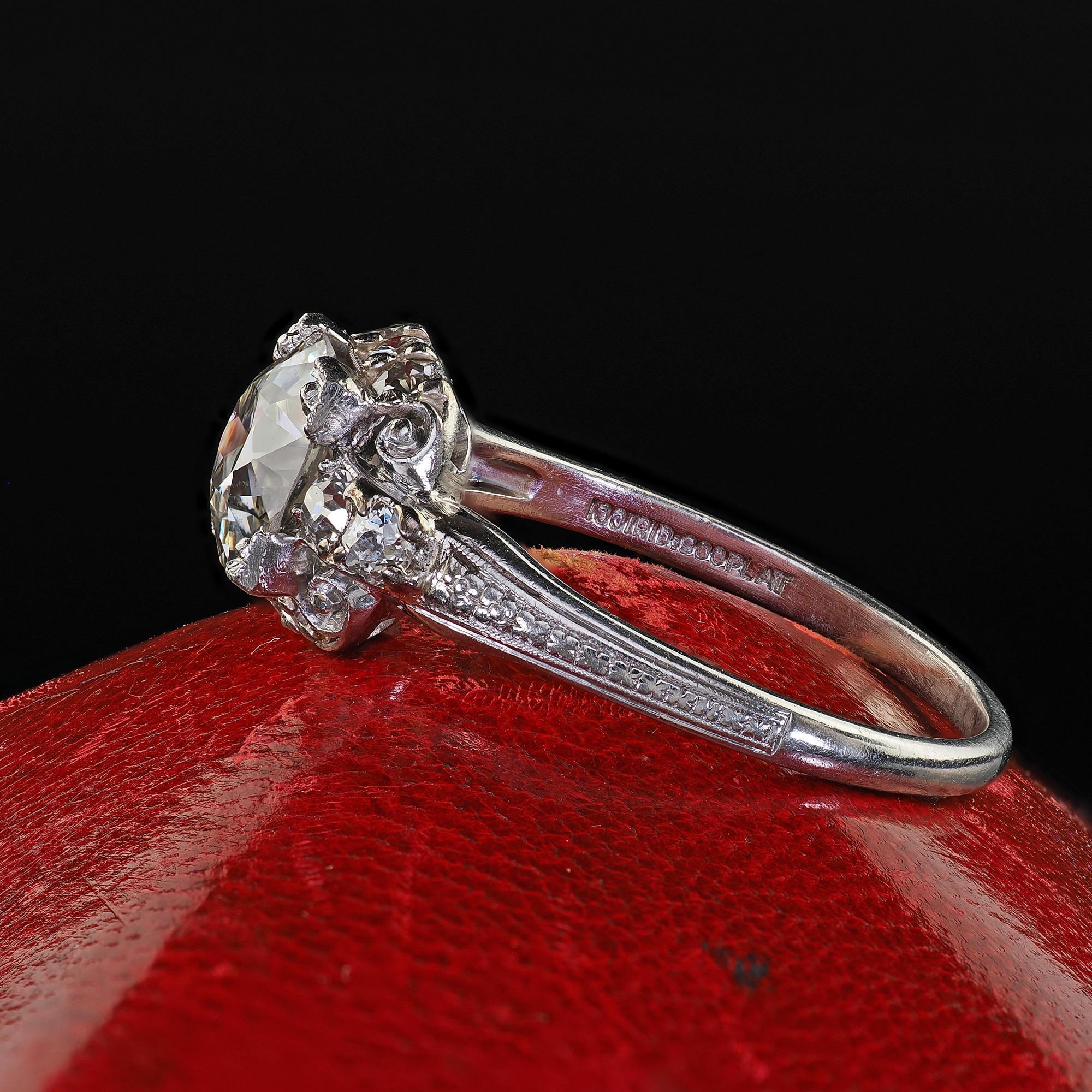 Anello di fidanzamento con diamante antico Art Deco in platino con taglio europeo - GIA In condizioni buone in vendita a Great Neck, NY