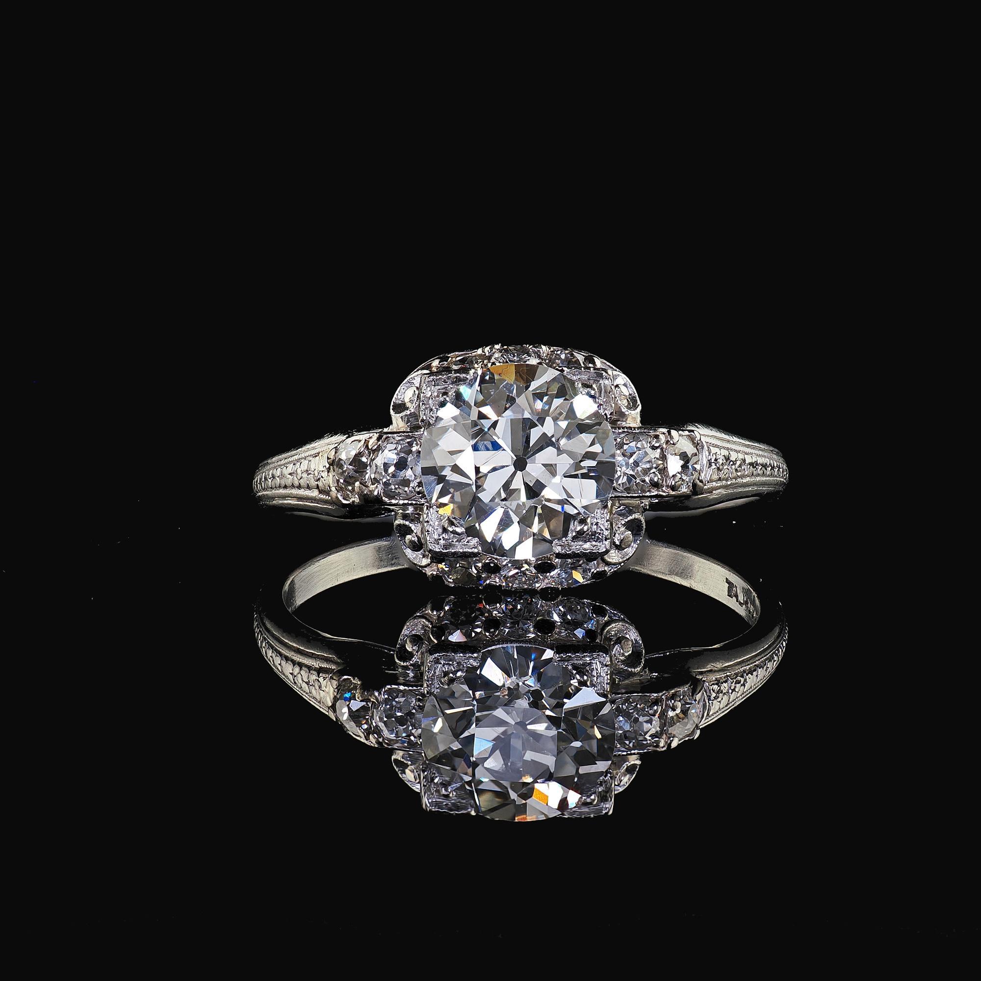 Anello di fidanzamento con diamante antico Art Deco in platino con taglio europeo - GIA in vendita 1
