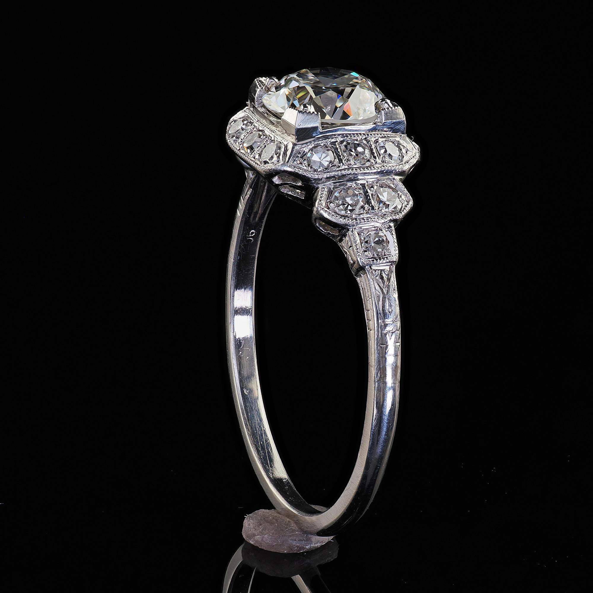 Antiker Art-Déco-Verlobungsring aus Platin mit Diamanten im alteuropäischen Schliff - GIA im Angebot 3