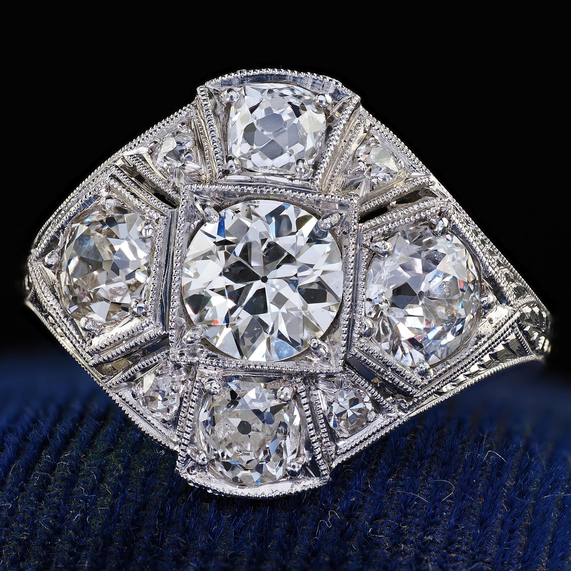 Bague cocktail Art déco ancienne en platine gravée de diamants taille vieille Europe Bon état - En vente à Great Neck, NY