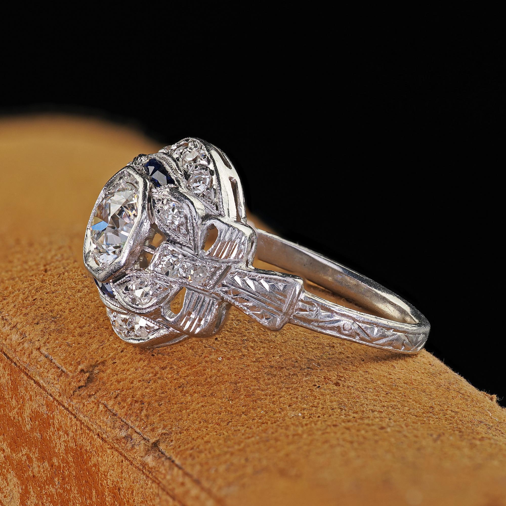 Bague de fiançailles Art déco ancienne en platine, diamant taille vieille Europe et saphir Pour femmes en vente