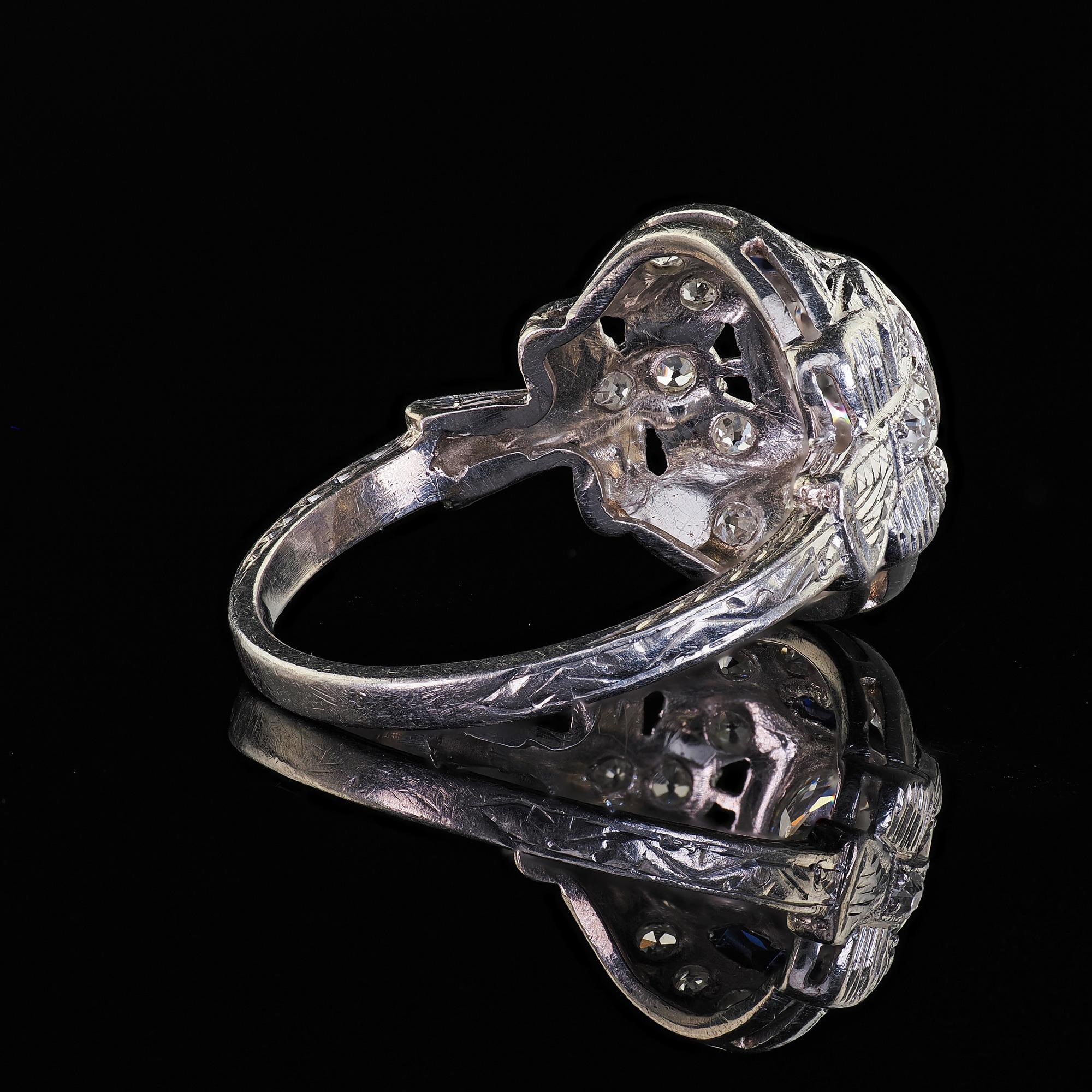Bague de fiançailles Art déco ancienne en platine, diamant taille vieille Europe et saphir en vente 4