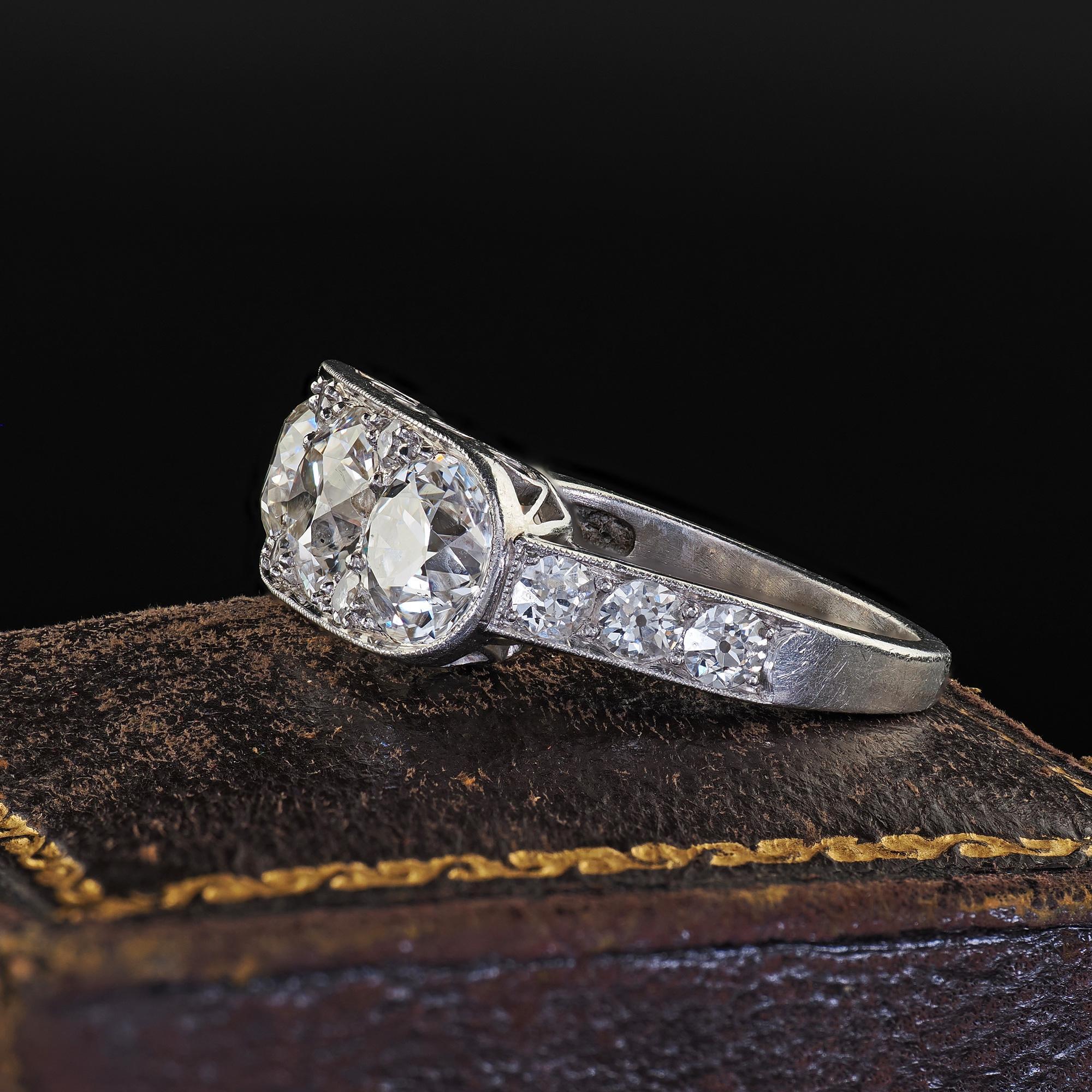 Antique Art Deco Platinum Old European Cut Diamond Three Stone Diamond Ring For Sale 1