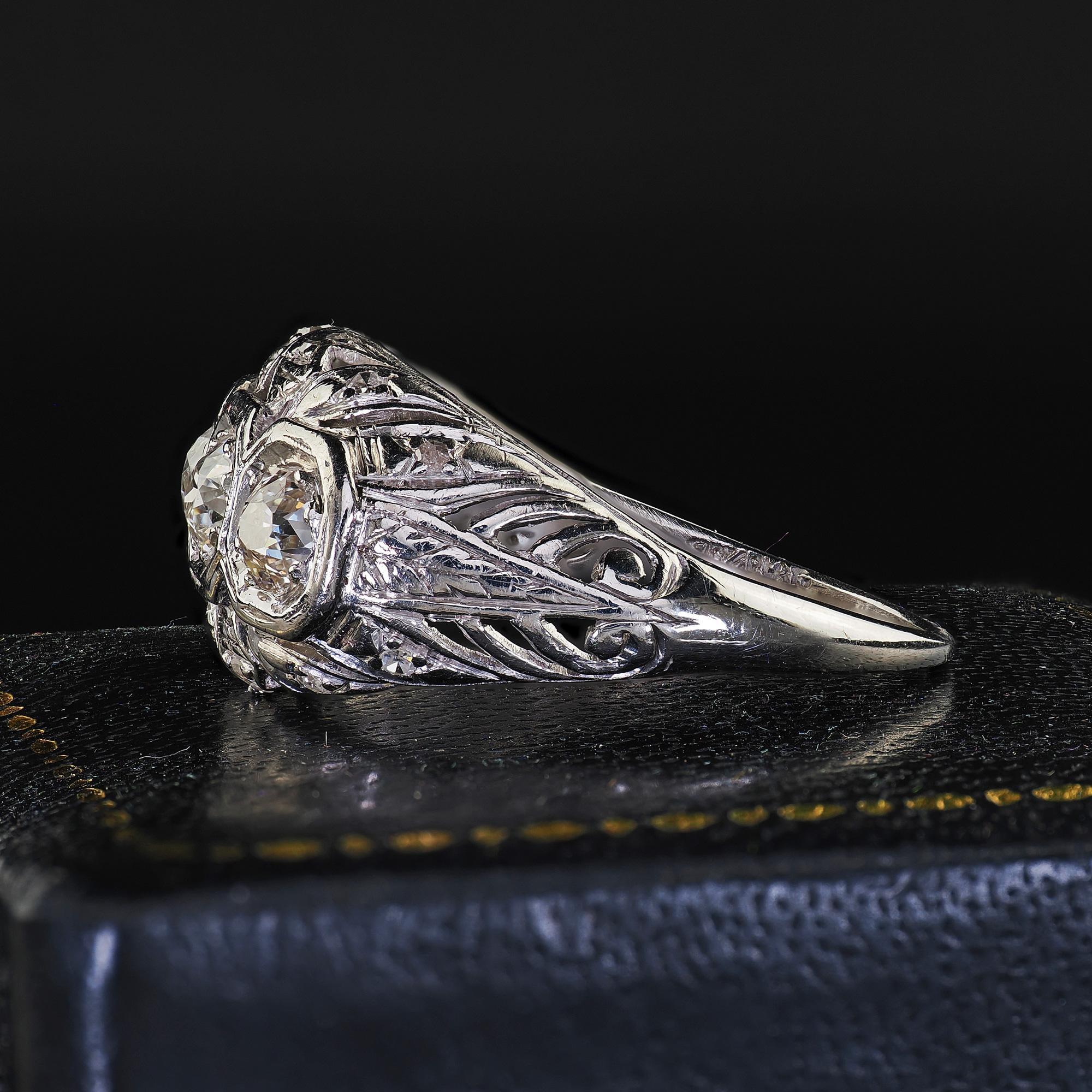 Anillo Antiguo Art Déco Platino Corte Europeo Antiguo Diamante Filigrana Tres Piedras Corte europeo antiguo en venta
