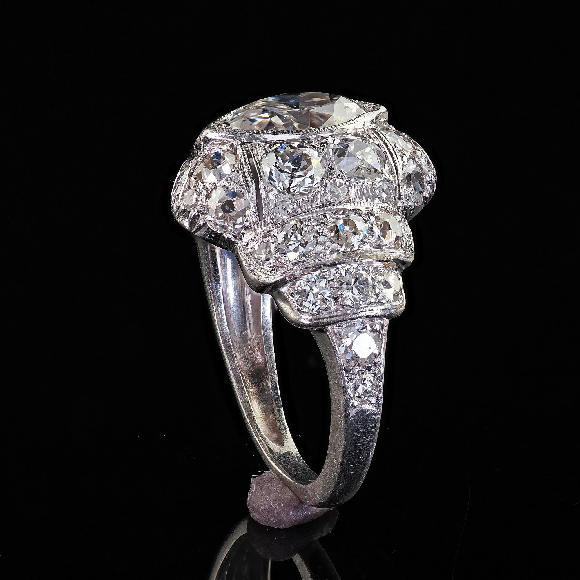 Bague cocktail Art déco ancienne en platine avec diamant marquise de taille européenne ancienne en vente 5