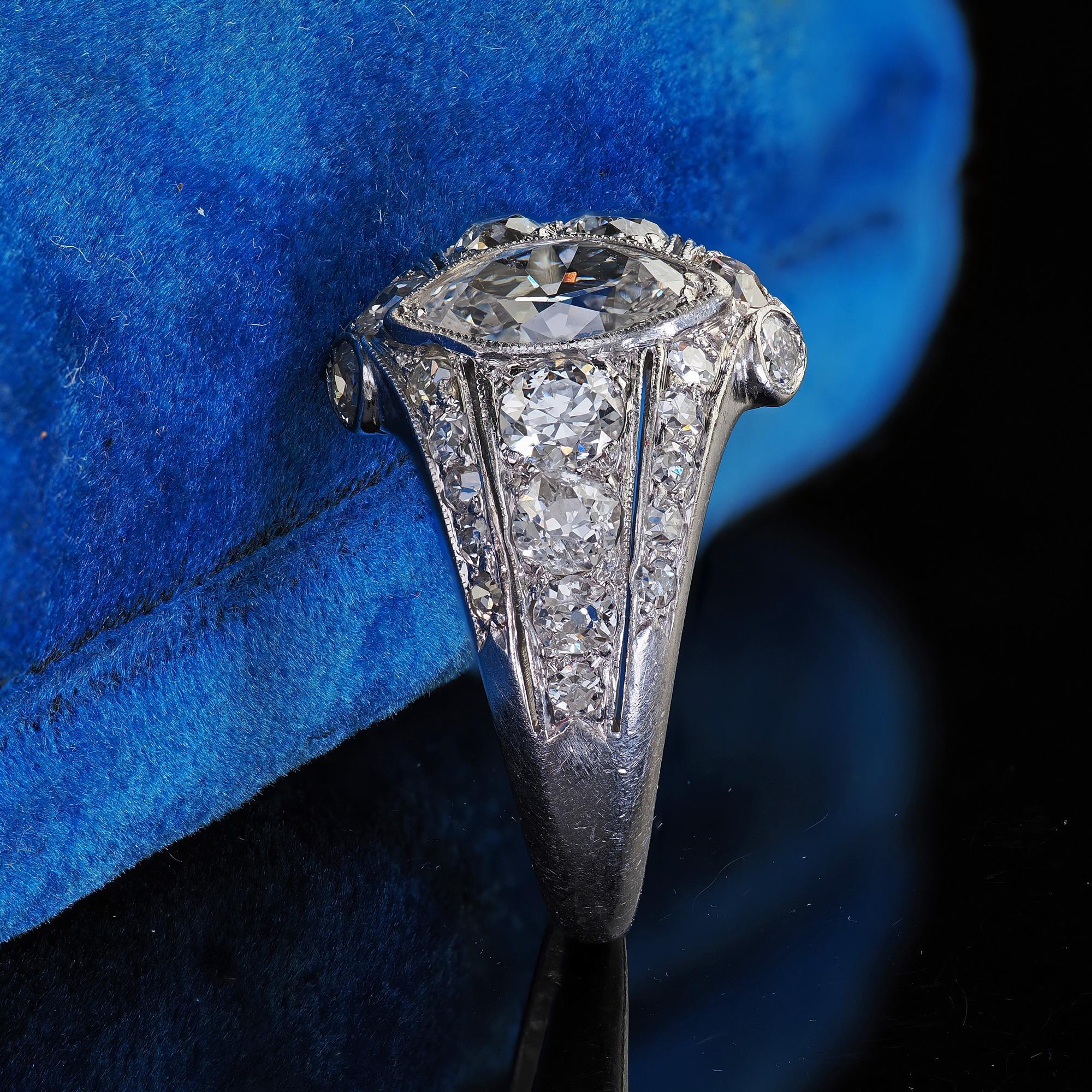 Taille vieille Europe Bague cocktail Art déco ancienne en platine avec diamant marquise de taille européenne ancienne en vente