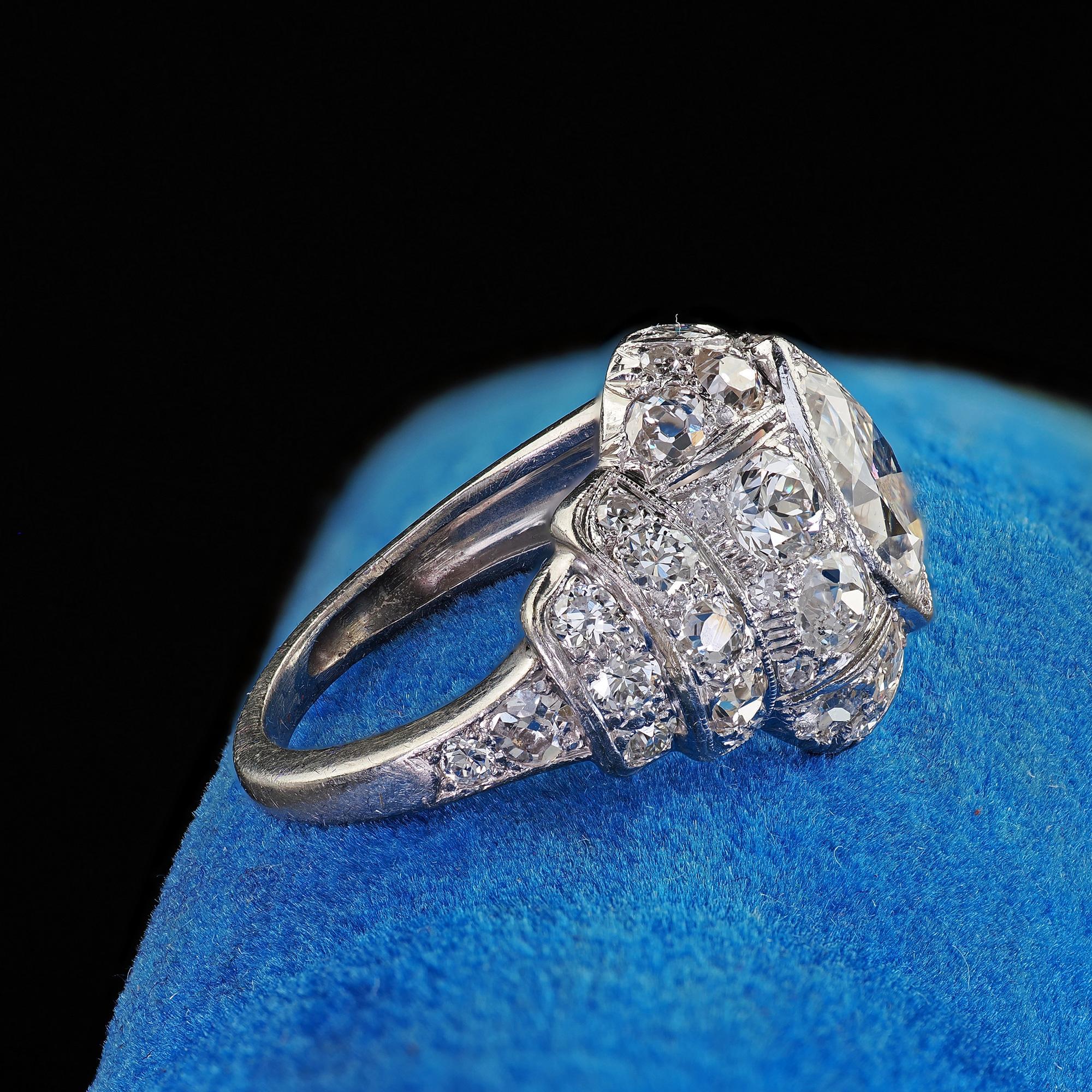 Bague cocktail Art déco ancienne en platine avec diamant marquise de taille européenne ancienne Bon état - En vente à Great Neck, NY