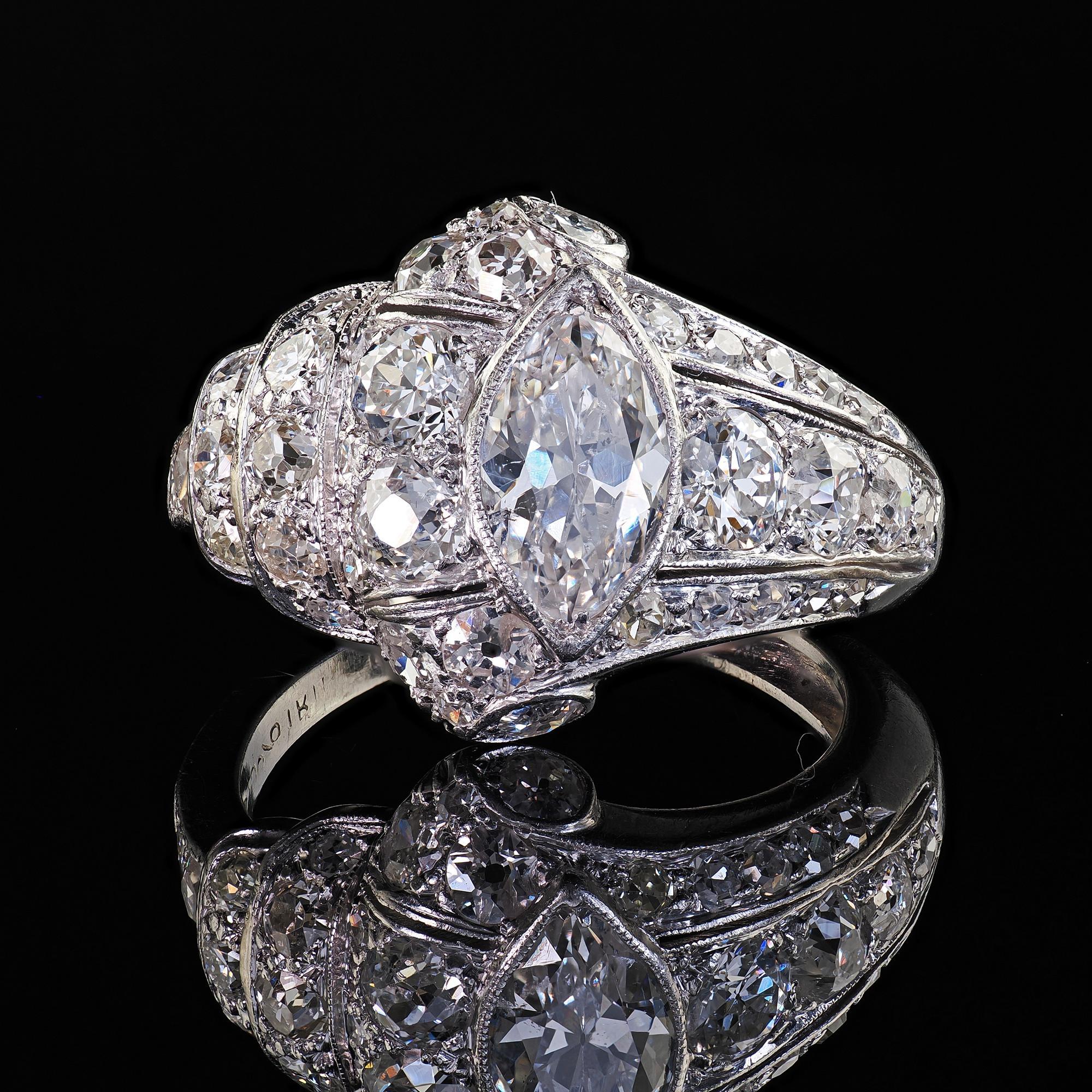 Bague cocktail Art déco ancienne en platine avec diamant marquise de taille européenne ancienne en vente 3