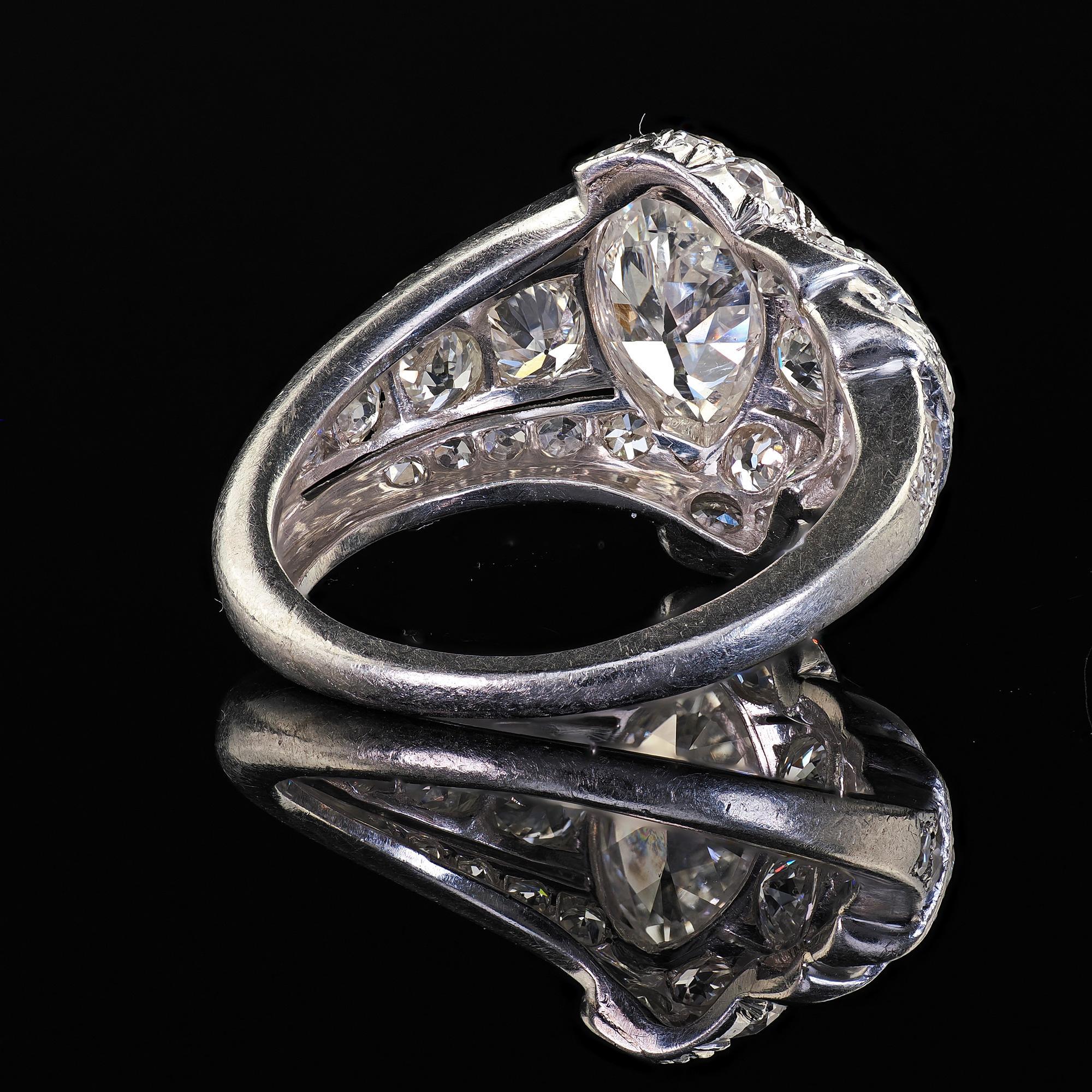 Bague cocktail Art déco ancienne en platine avec diamant marquise de taille européenne ancienne en vente 4