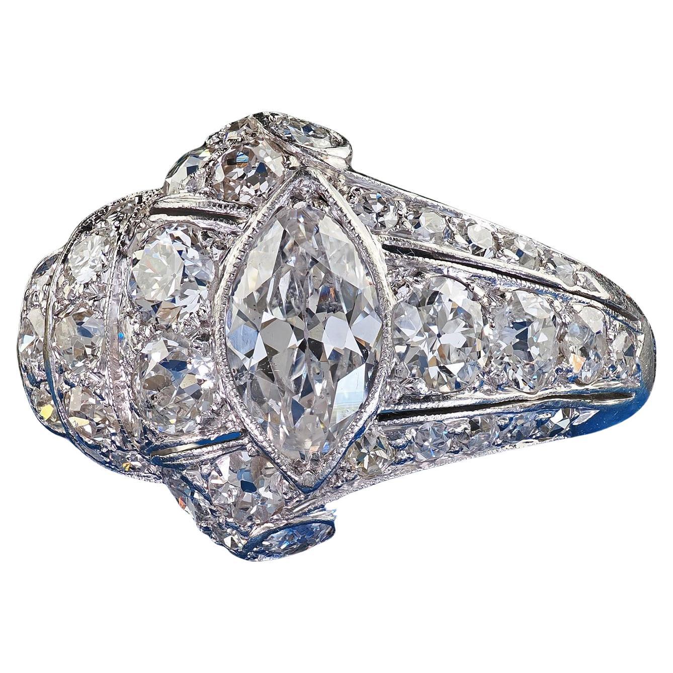 Antico anello da cocktail in platino Art Deco con diamante marquise taglio vecchio europeo