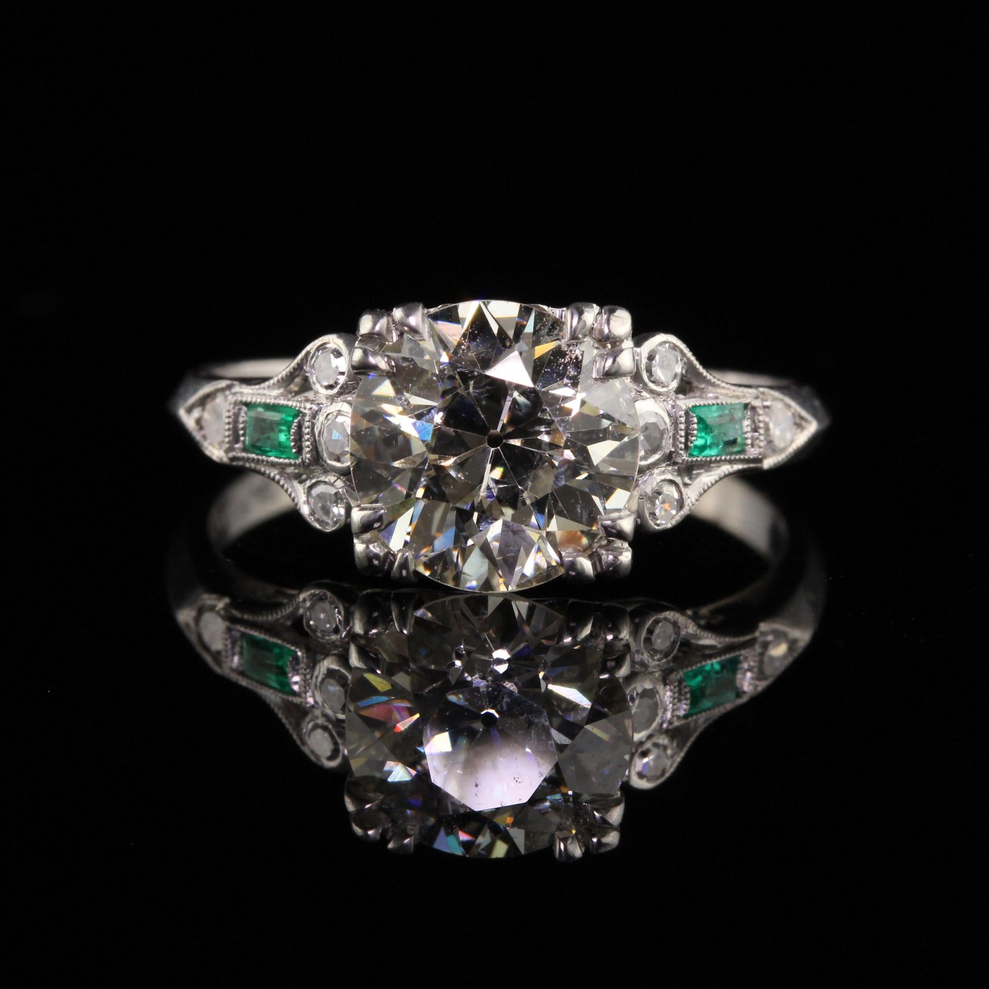 Antiker Art-Déco-Verlobungsring aus Platin mit Diamanten und Smaragden, GIA im Zustand „Gut“ in Great Neck, NY