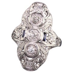 Antiker Art-Déco-Schildring aus Platin mit altem europäischen Diamant und Saphir