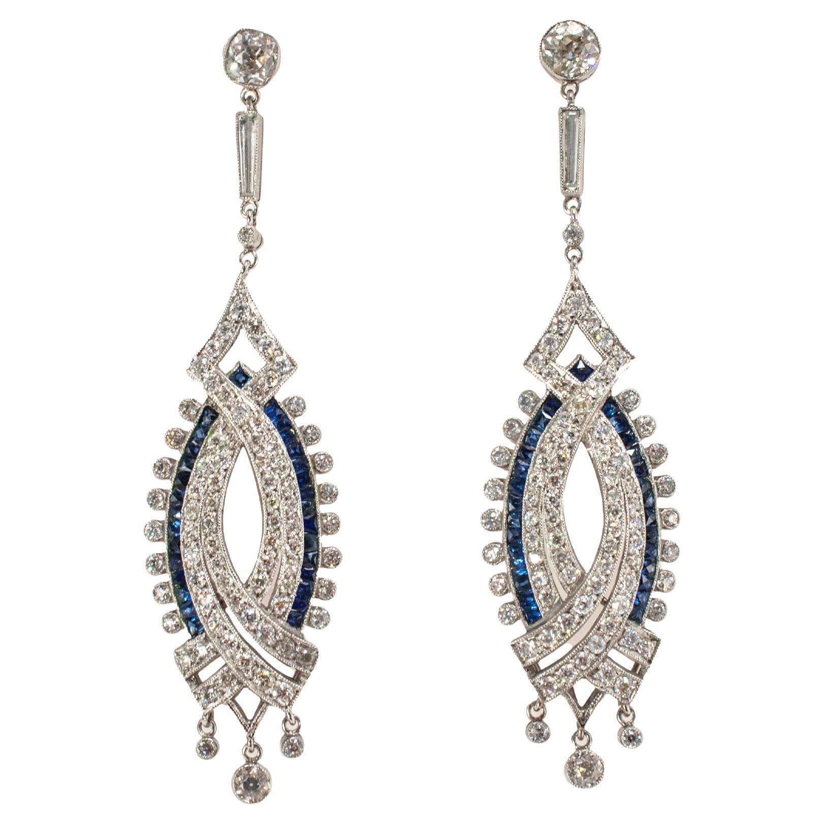 Orecchini pendenti con diamanti e zaffiri in platino antico Art Deco