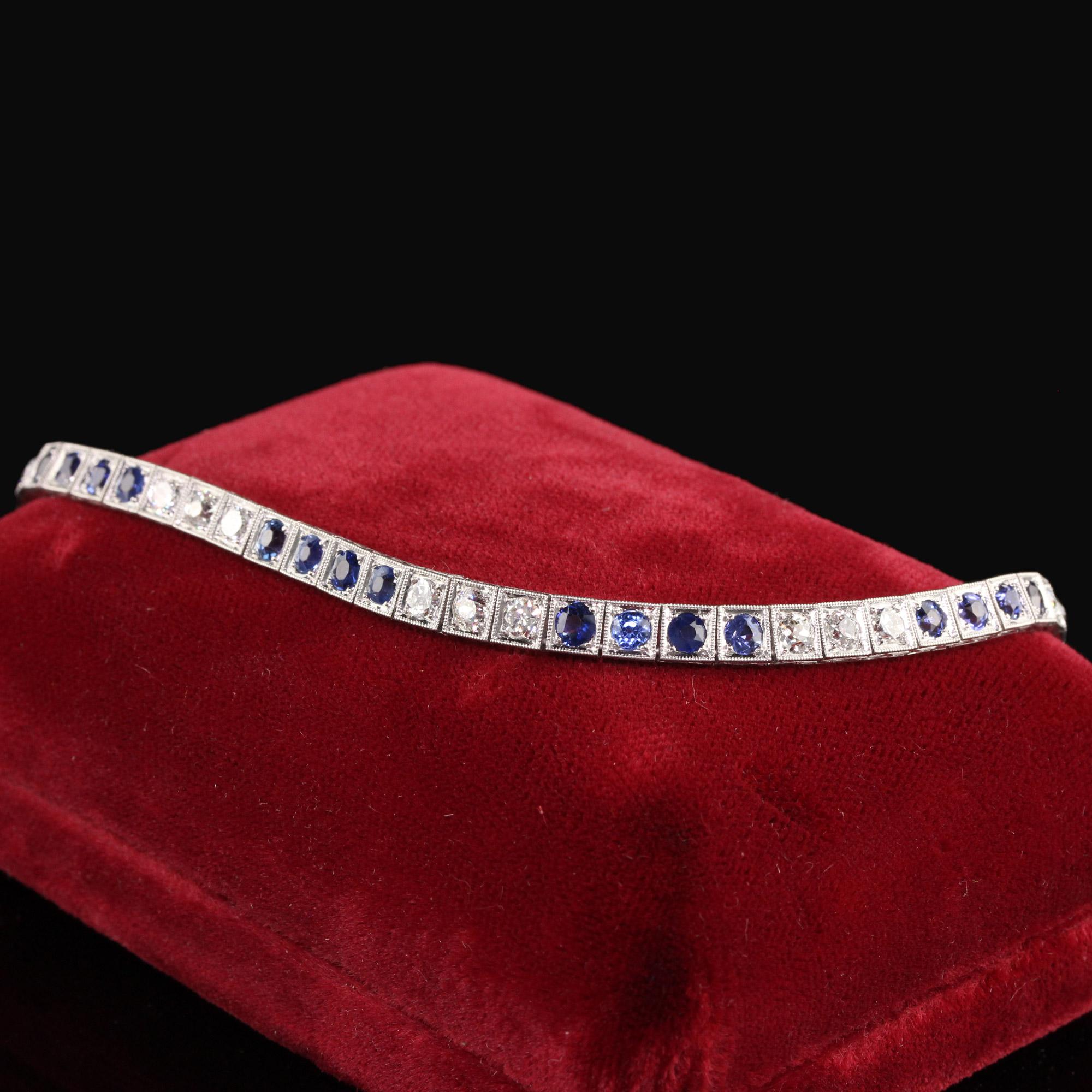 Schönes antikes Art Deco Platin altes europäisches Diamant und Saphir Tennisarmband. Dieses schöne Tennisarmband ist aus Platin gefertigt. Auf dem Armband wechseln sich Diamanten mit altem europäischem Schliff und Saphire mit altem Schliff ab. Die