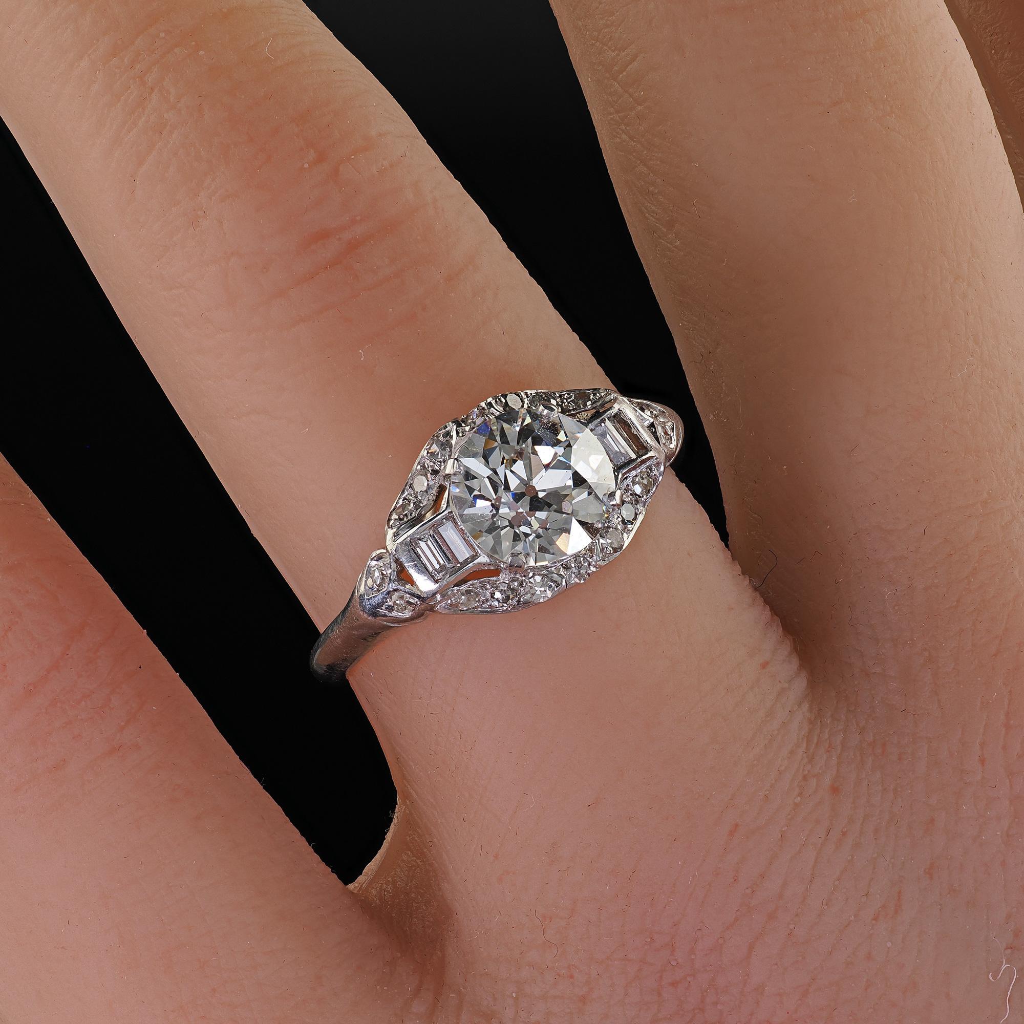 Anello di fidanzamento Baguette con diamante antico in platino Art Deco - GIA in vendita 4