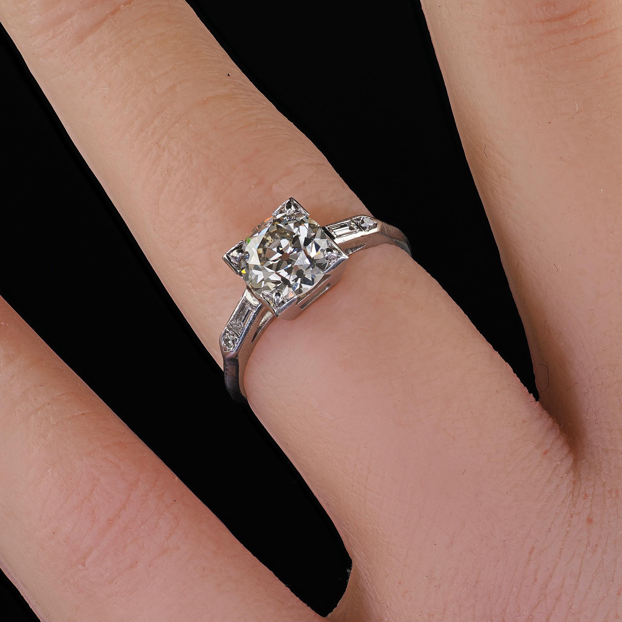 Bague de fiançailles Art déco ancienne en platine avec diamant baguette vieille Europe - GIA en vente 6