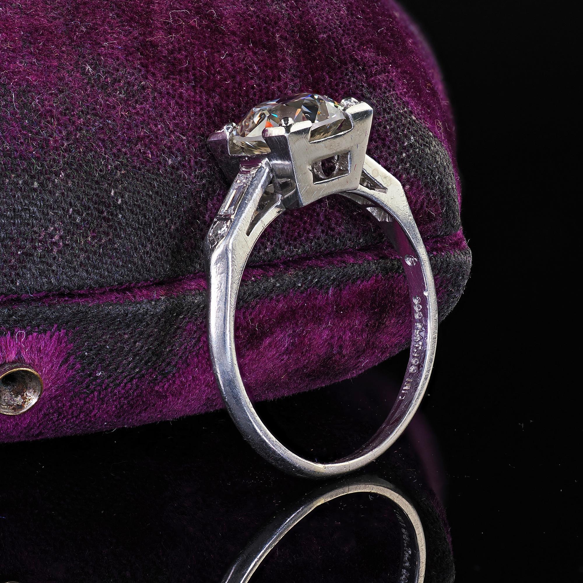 Taille vieille Europe Bague de fiançailles Art déco ancienne en platine avec diamant baguette vieille Europe - GIA en vente